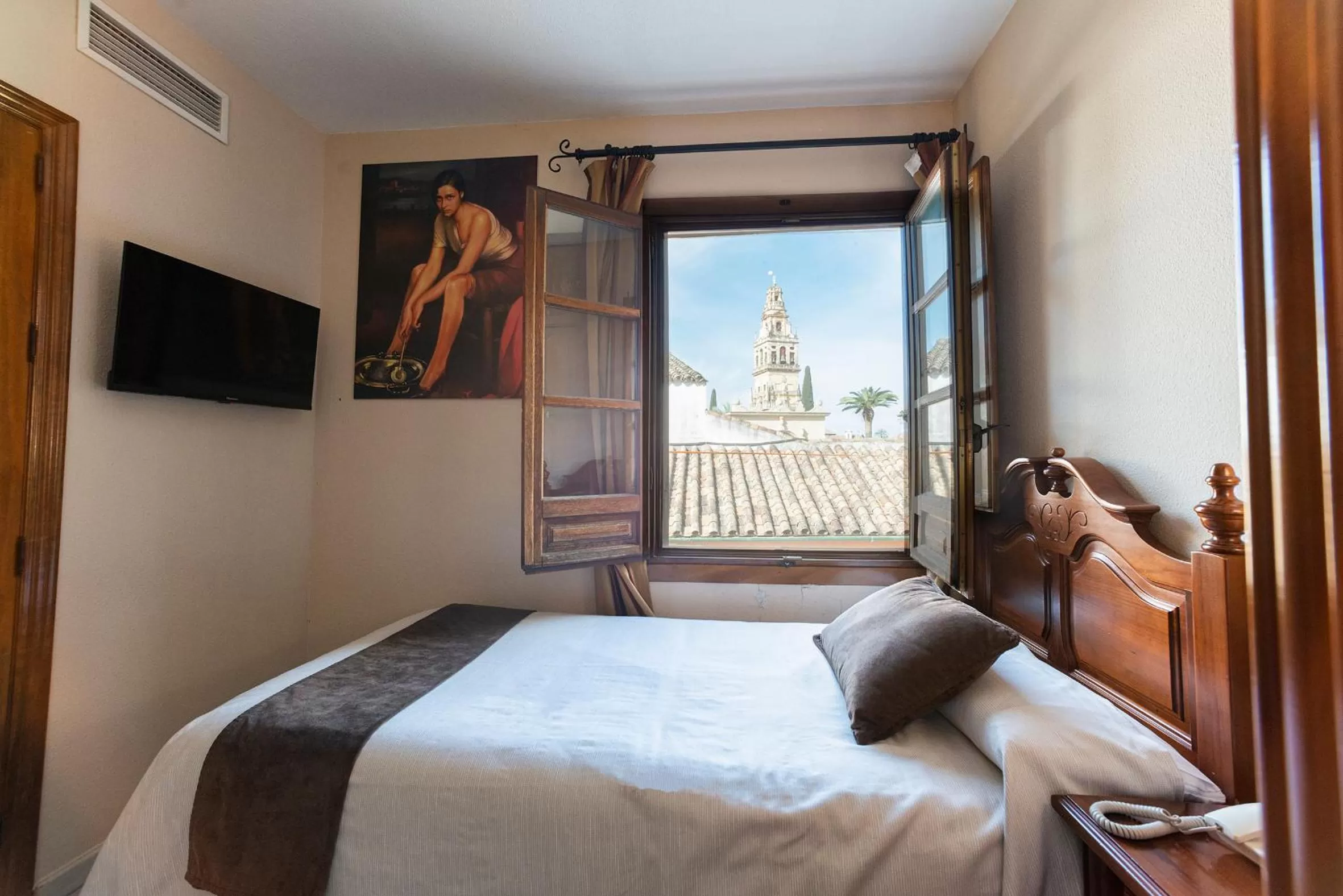 Photo of the whole room, Bed in Hotel Casa Museo de la Mezquita
