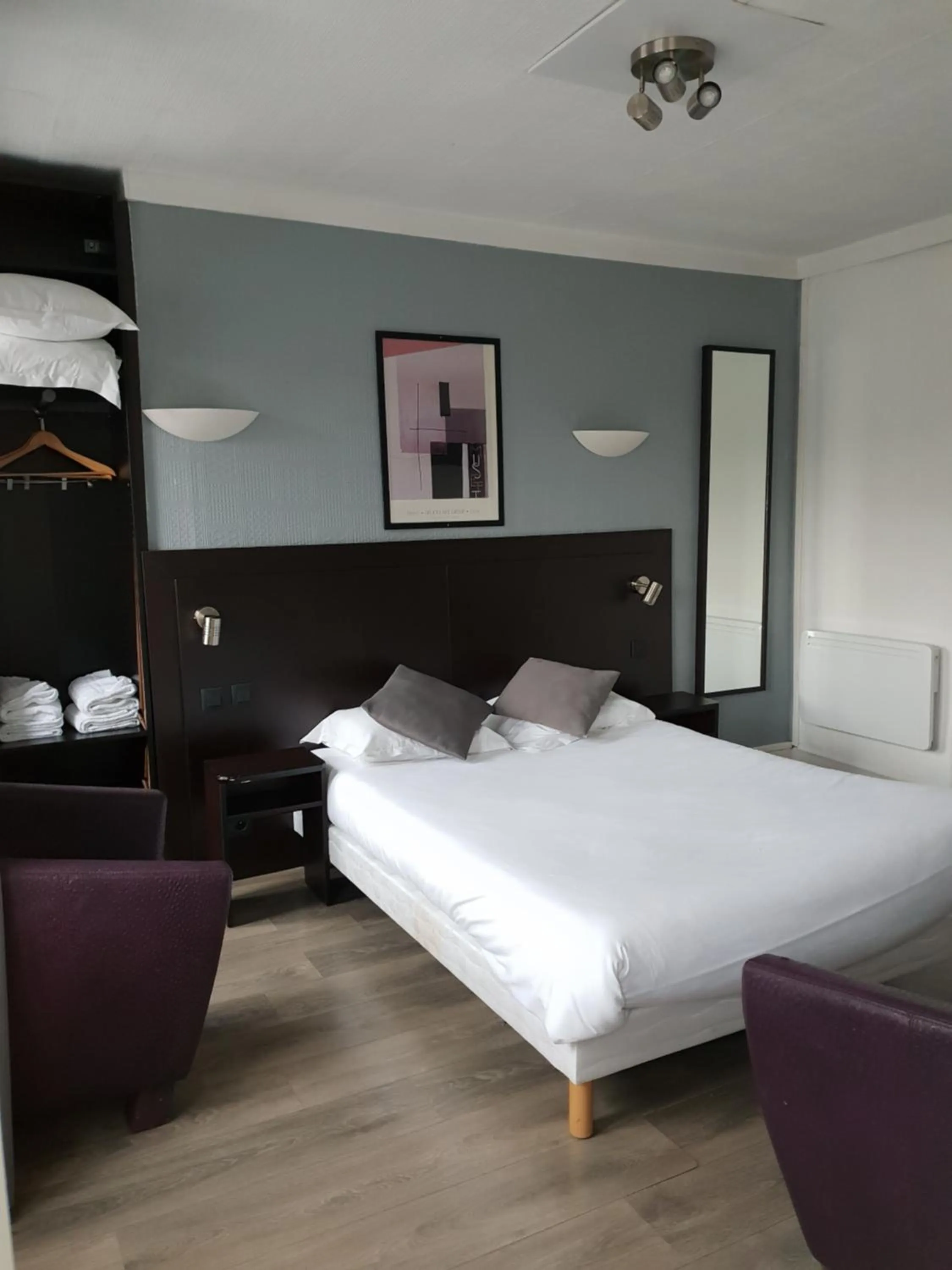 Bedroom, Bed in Le Napoleon