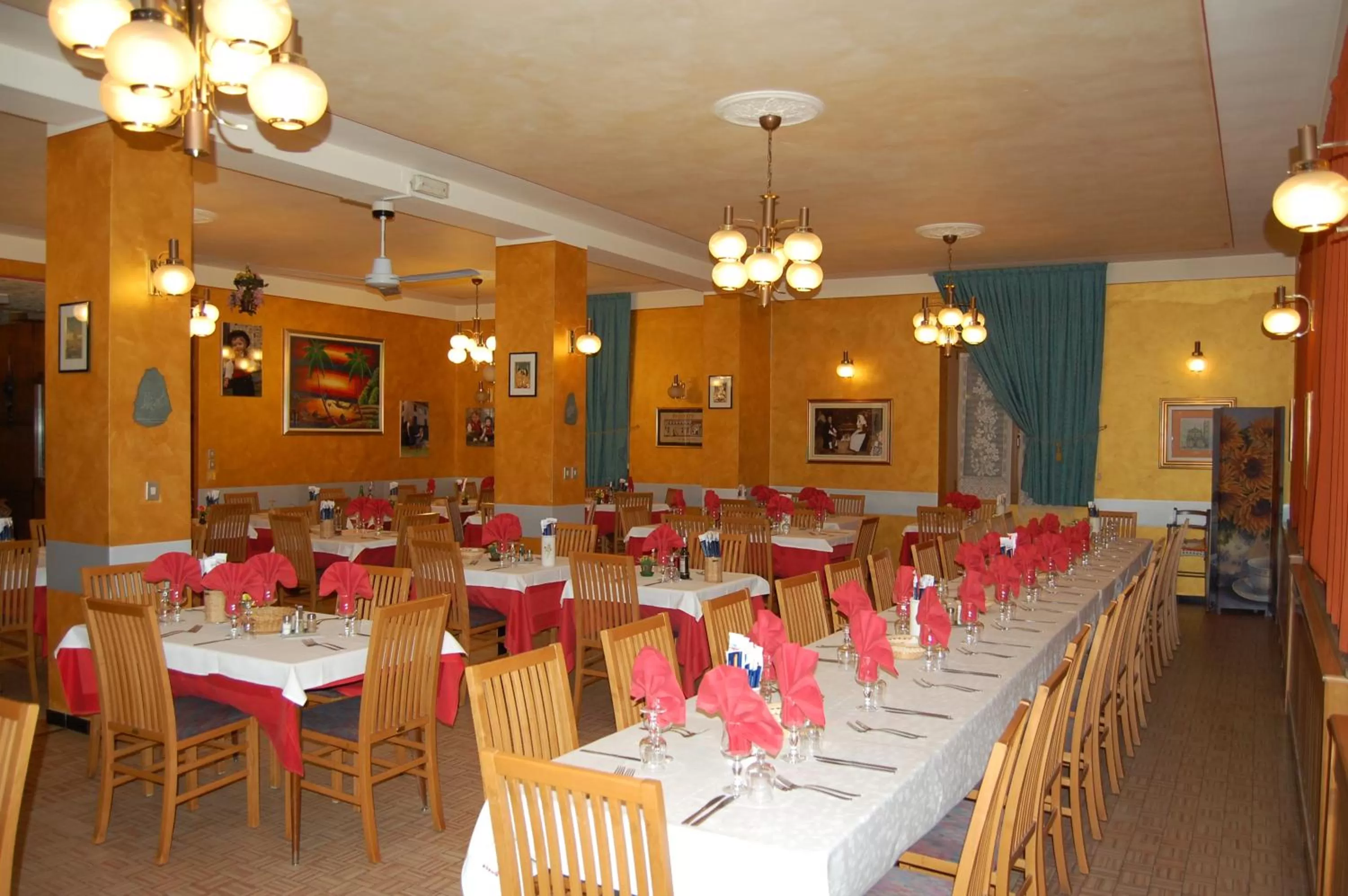 Restaurant/places to eat in Albergo Motel Dosdè B&B