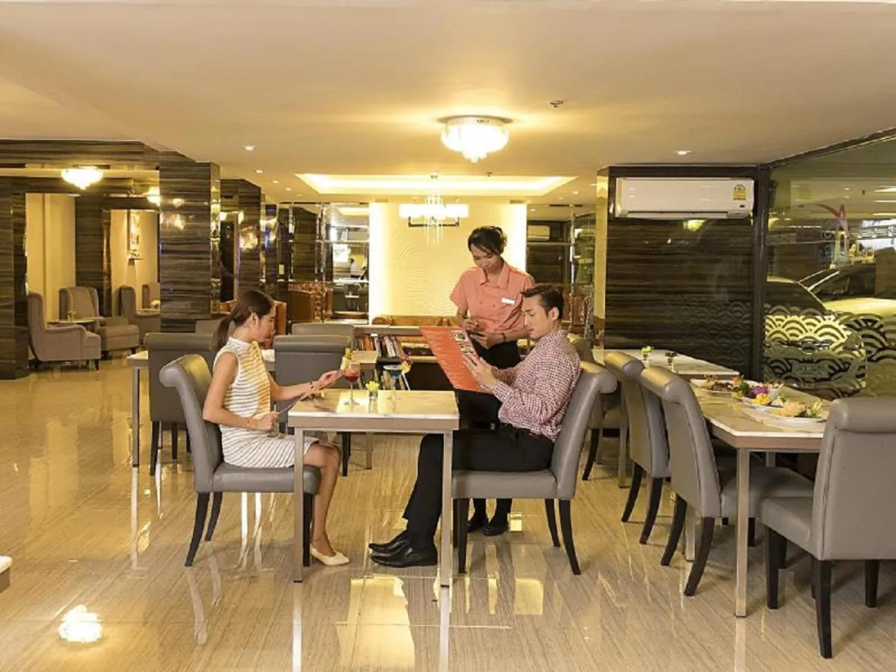 Restaurant/places to eat in Aspen Suites Hotel Sukhumvit 2