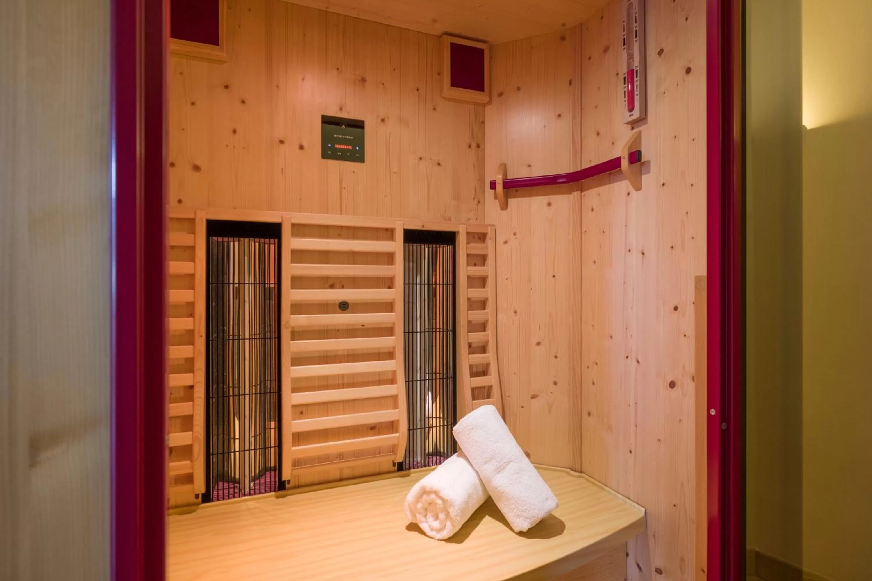 Sauna, Bed in Alpenhof Hotel Garni Suprême