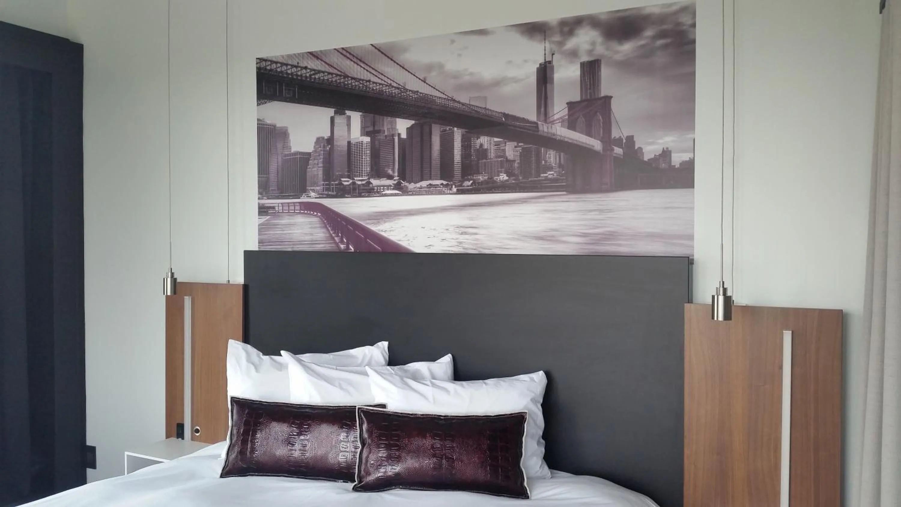 Decorative detail, Bed in Grand Times Hotel Drummondville