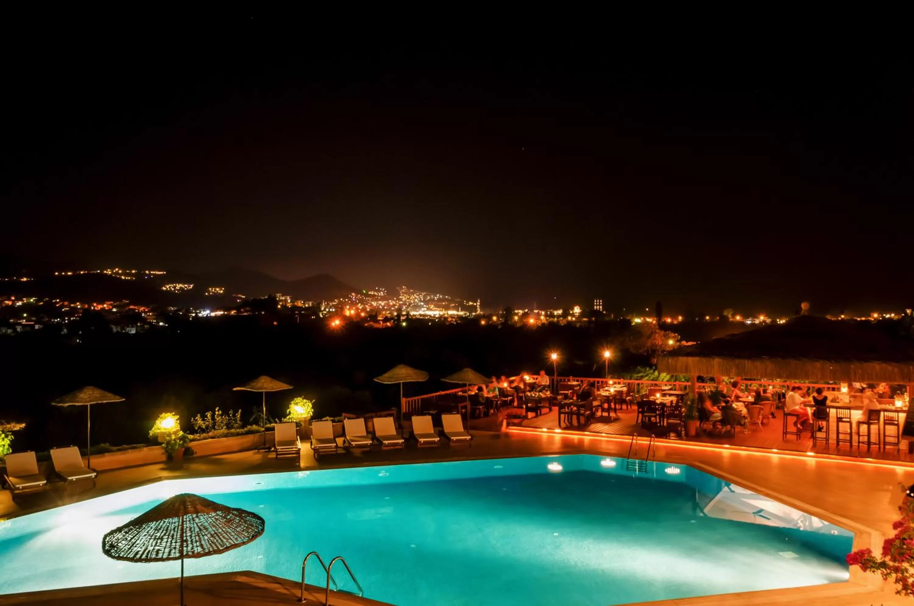 Restaurant/places to eat, Pool View in 4reasons hotel + bistro | 12+