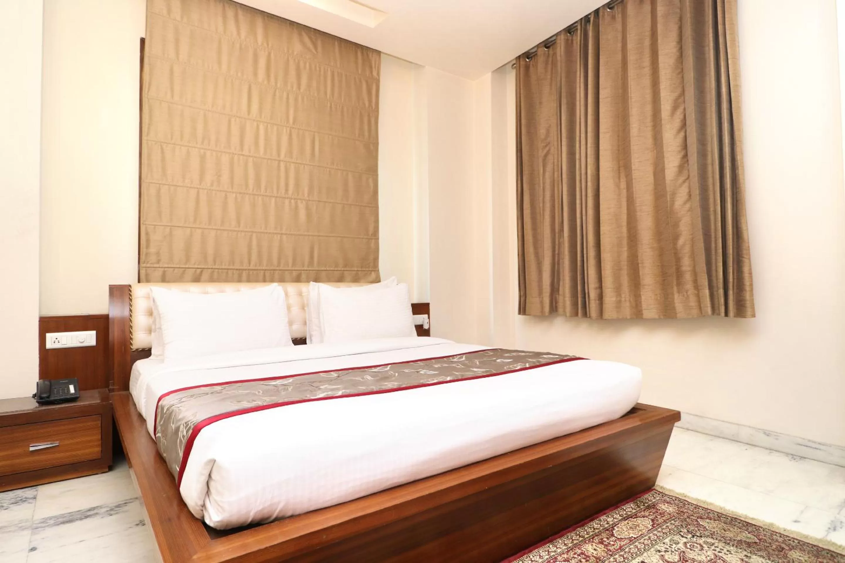 Bed in Hotel Leela Grande