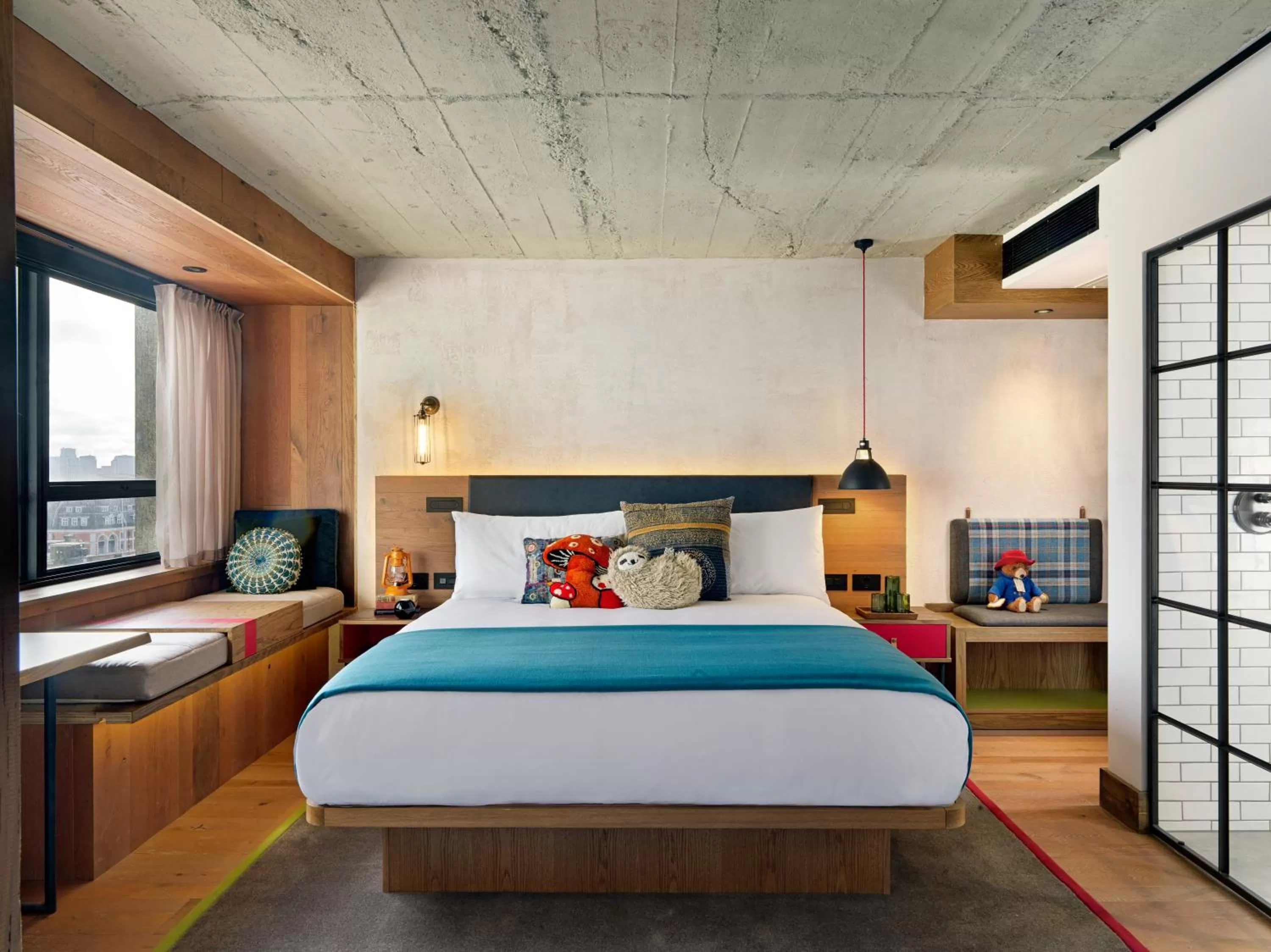Bedroom, Bed in Treehouse Hotel London