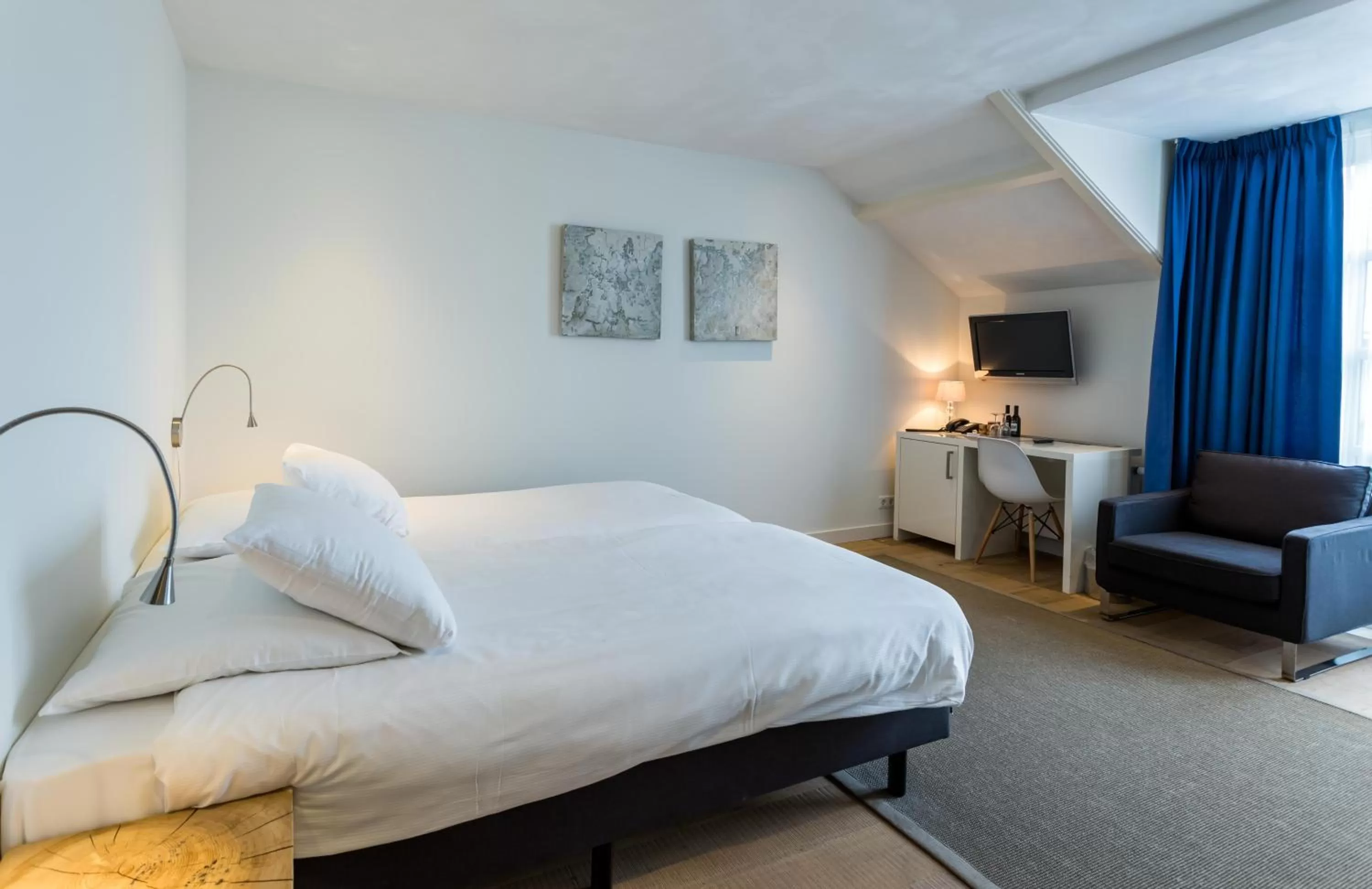 Bedroom, Bed in Strandhotel Domburg