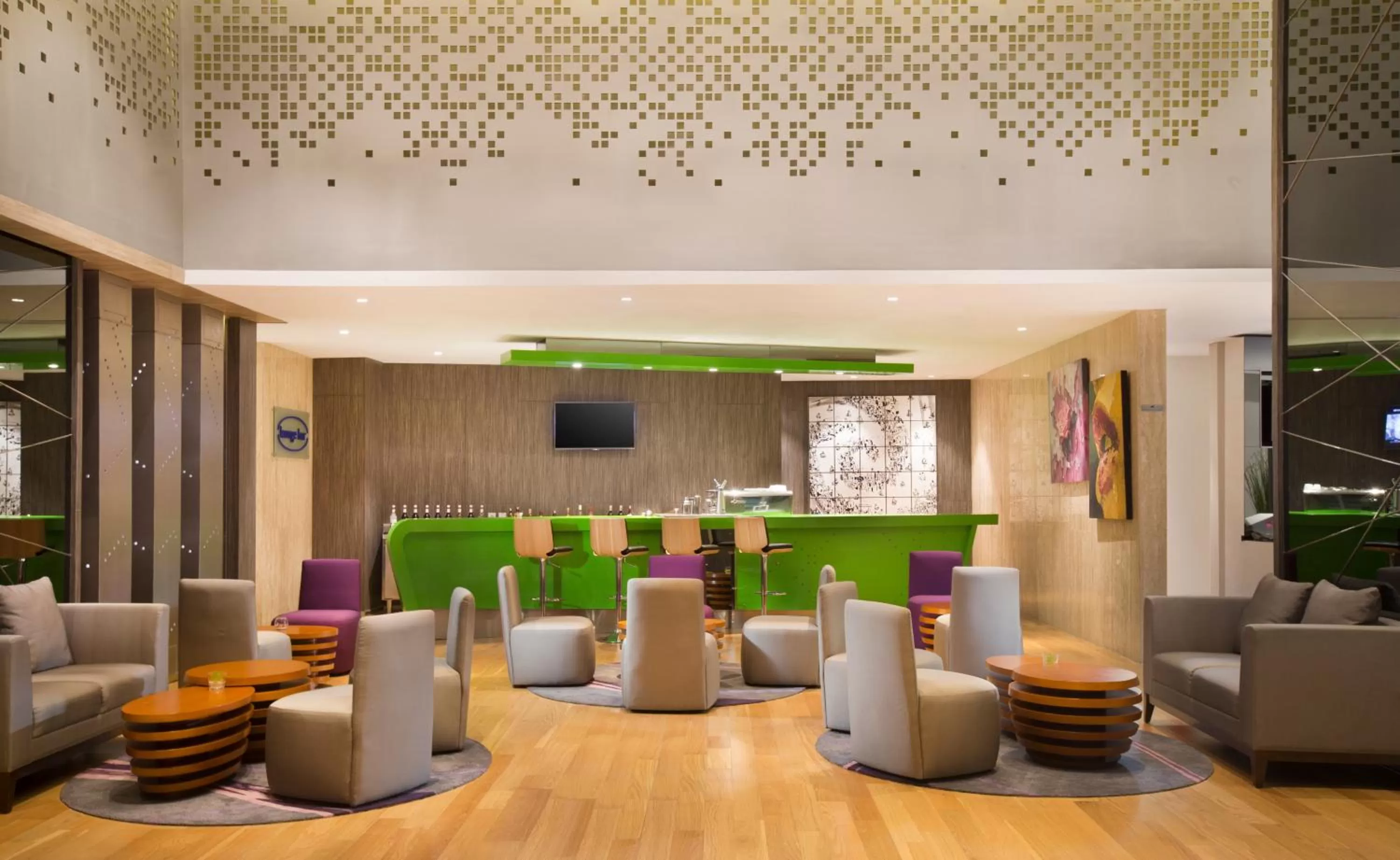 Restaurant/places to eat in Novotel Makassar Grand Shayla