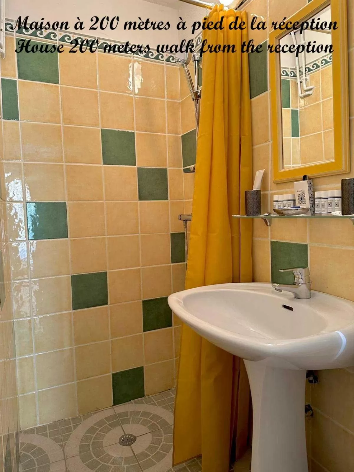 Shower in Le Clos Violette et Le 11 D'Aglaé - Hôtel de Charme Design de Luxe