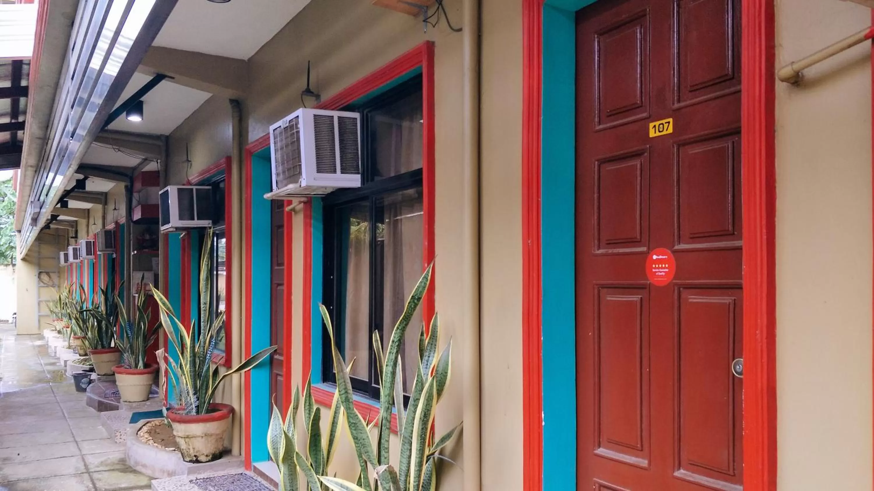 Property building in RedDoorz @ Bankal Lapulapu