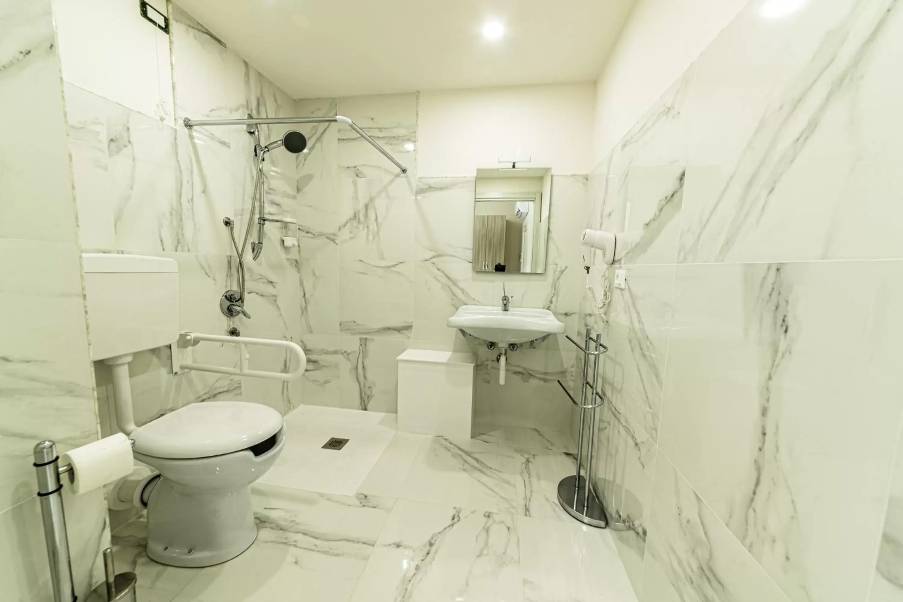 King Room - single occupancy - Disability Access in Corleone GUESTHOUSE King Room - single occupancy - Disability Access in Corleone GUESTHOUSE