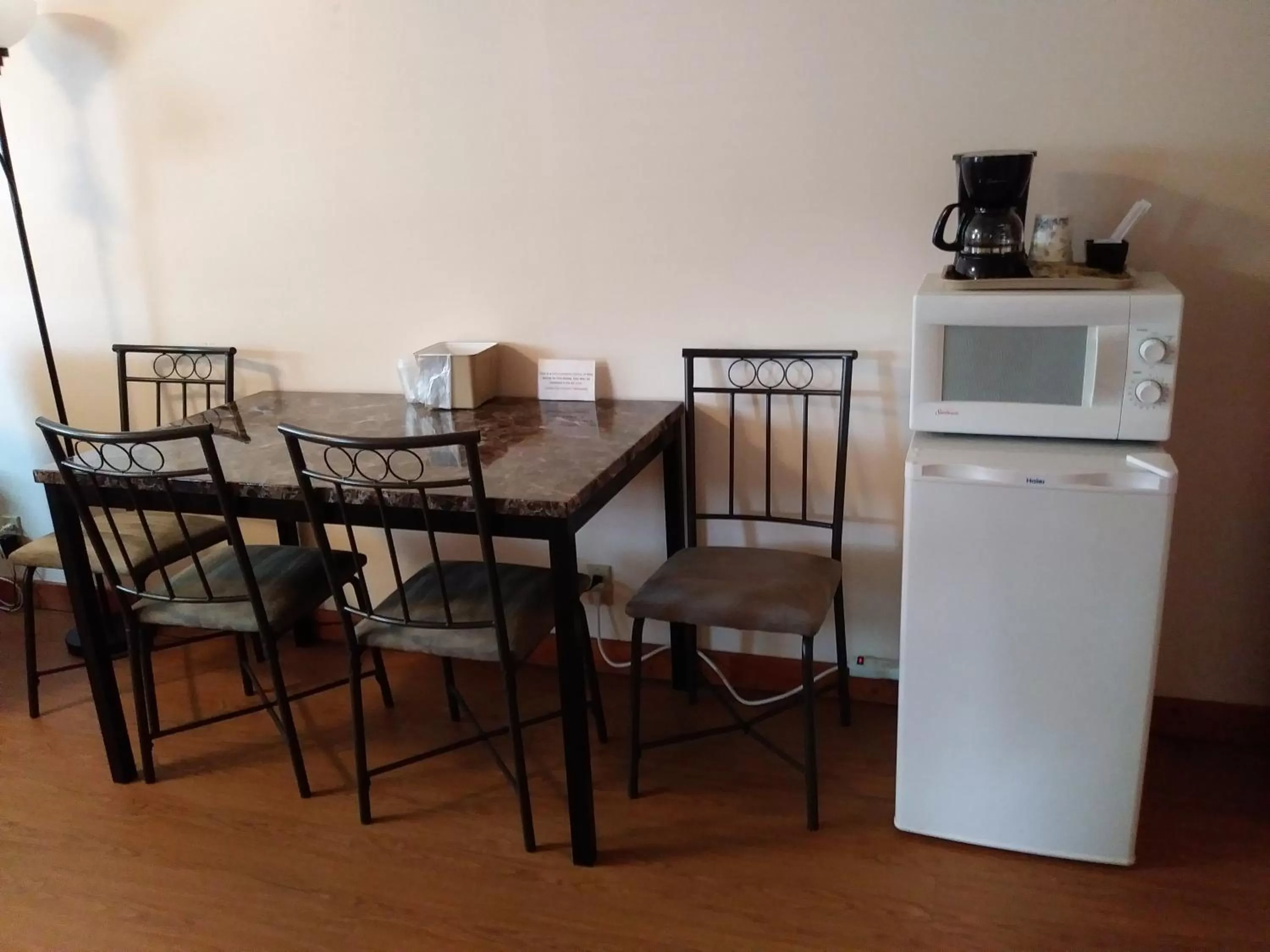 Dining Area in Riverbend Lodging
