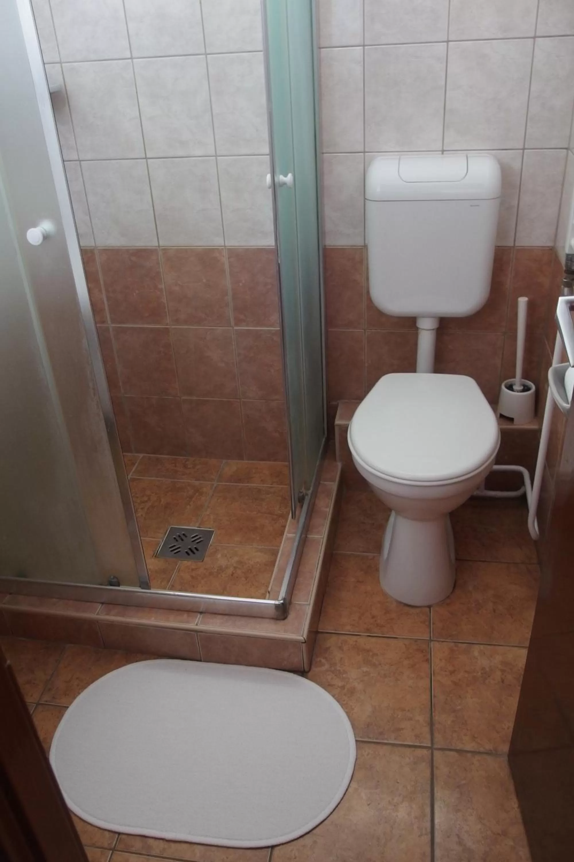 Bathroom in Romantik Étterem - Panzió