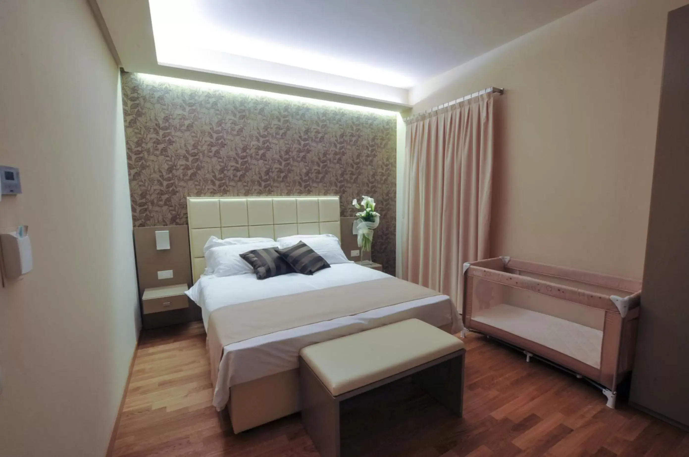 Double Room with Lake View in Hotel Dori Double Room with Lake View in Hotel Dori