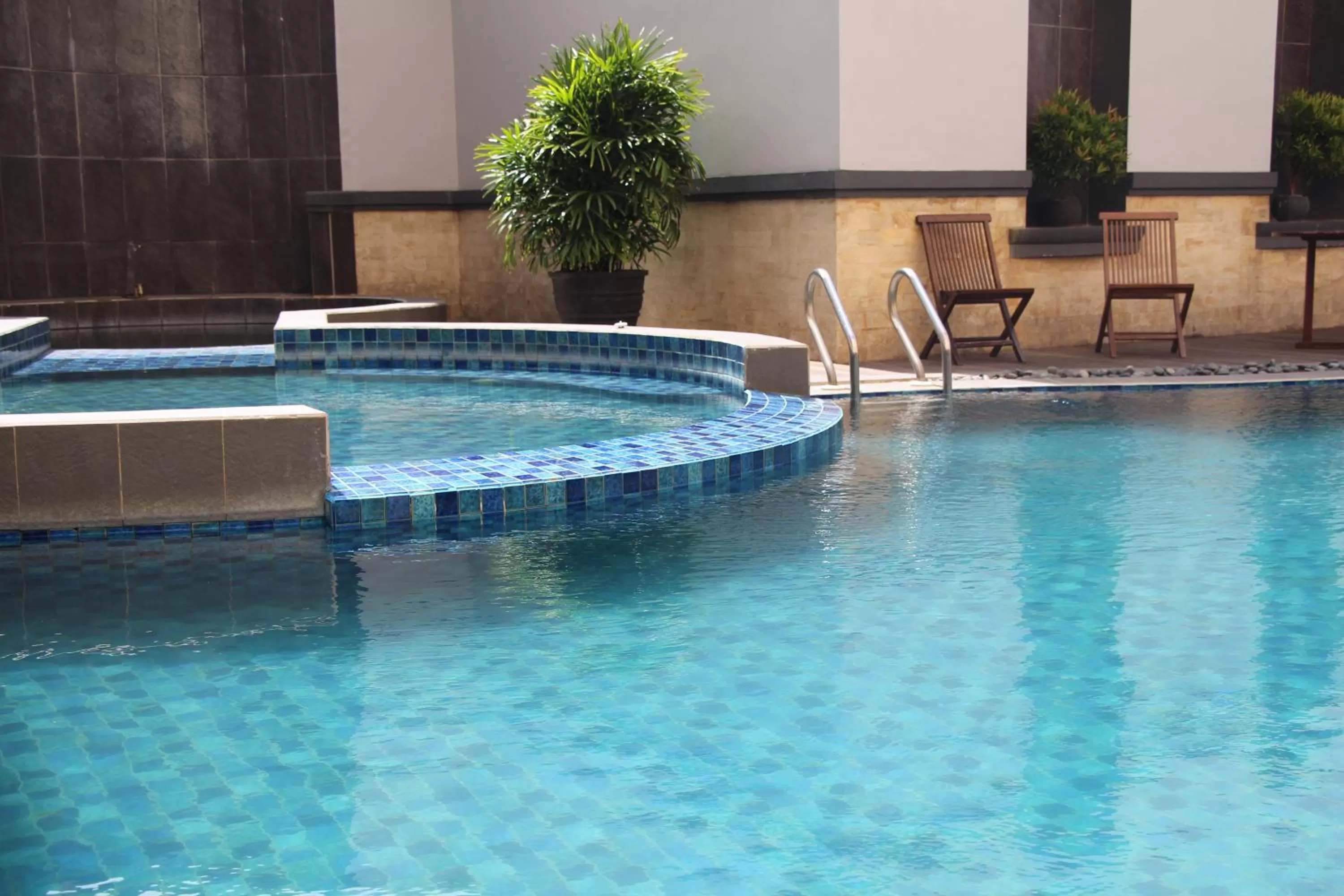 Swimming pool in Swiss-Belhotel Borneo Samarinda