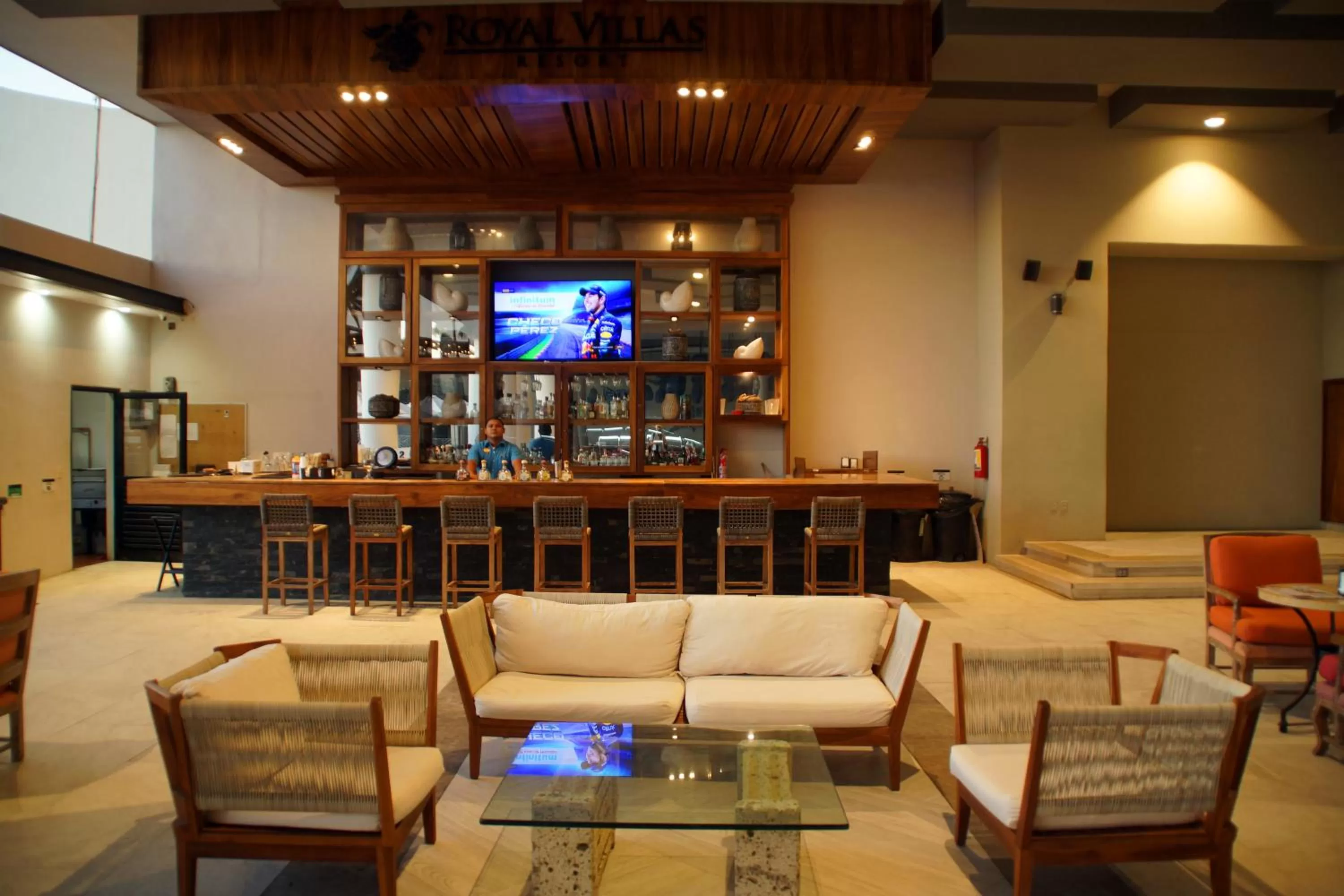 Lounge or bar in Royal Villas Resort