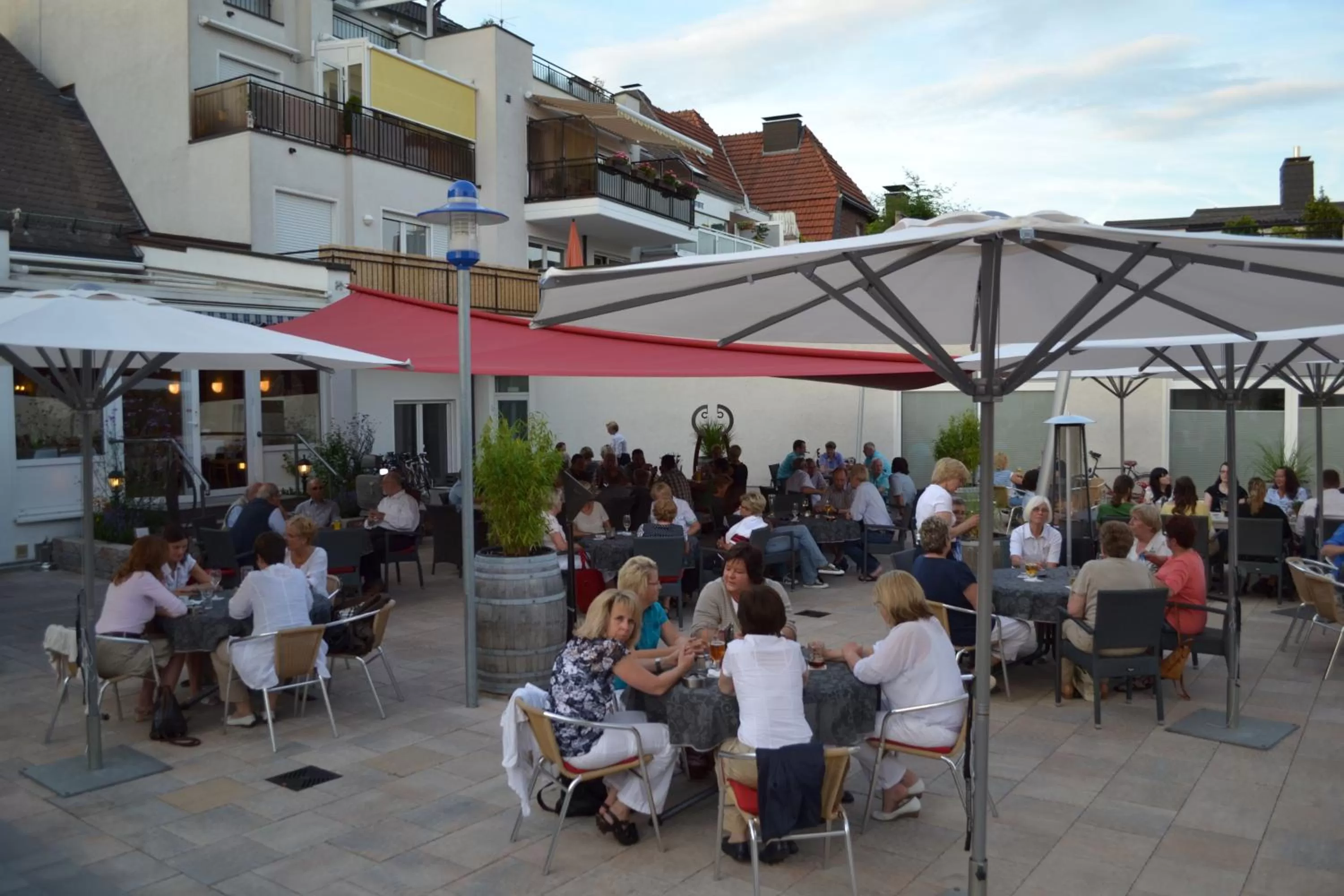 Facade/entrance, Restaurant/Places to Eat in bei Kliewe im Westfälischen Hof