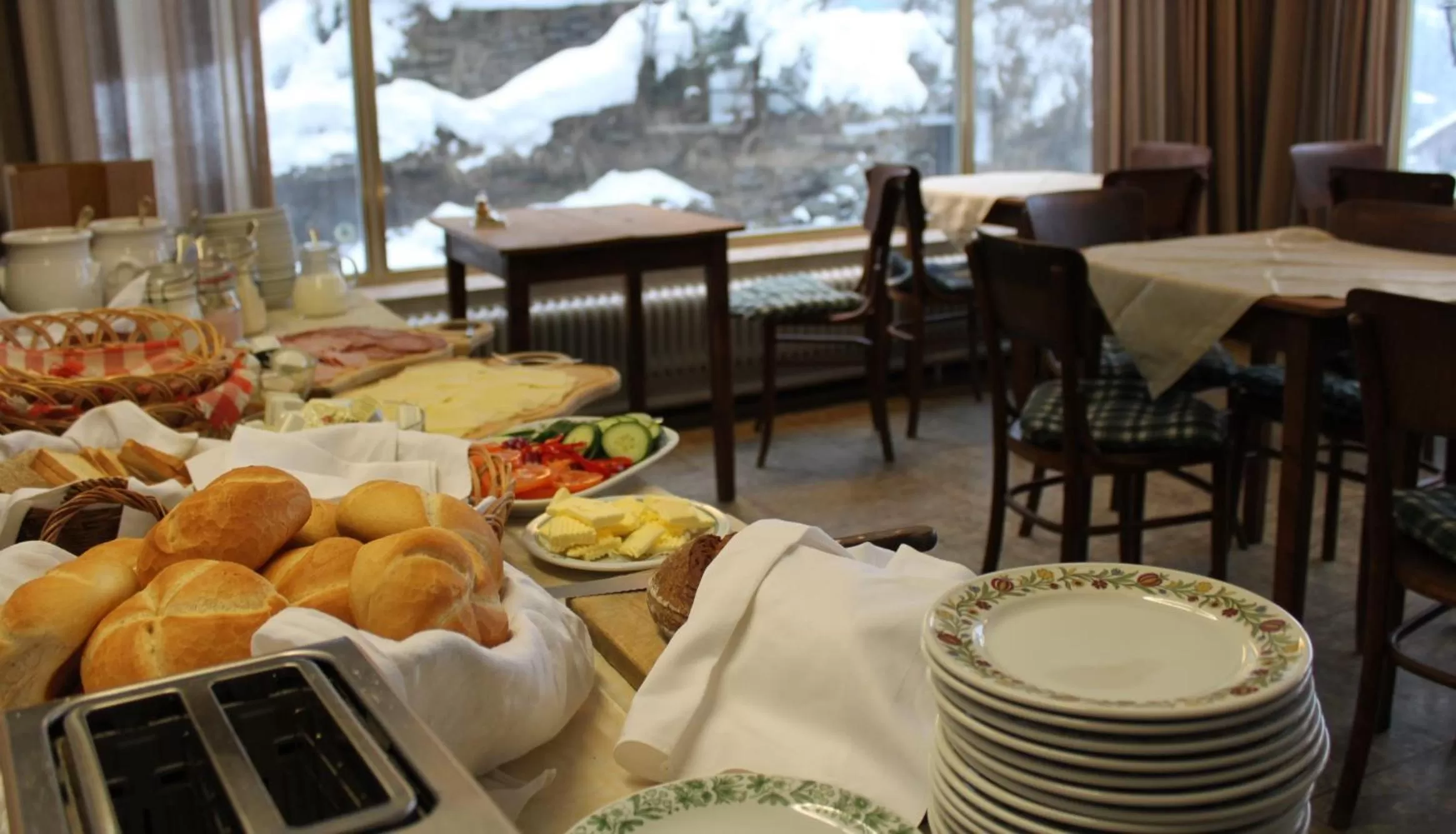 Restaurant/places to eat in Hotel Echo