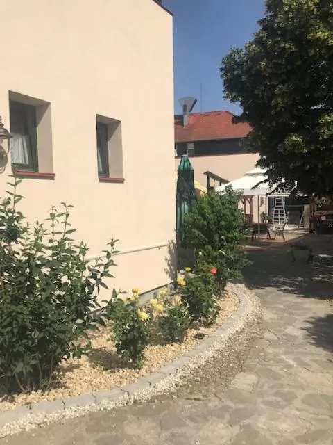 Property Building in Vadász Panzió és Étterem