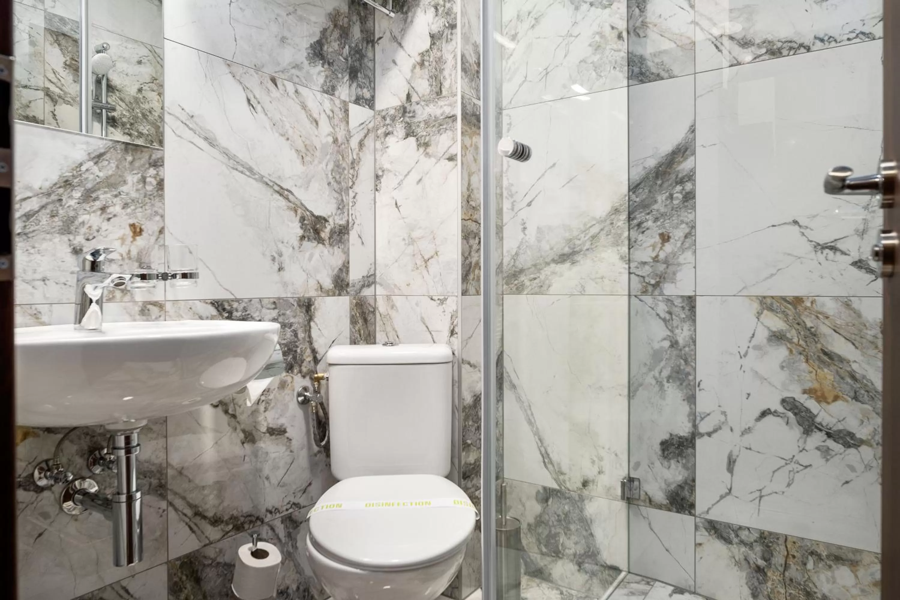 Shower in Hotel MAXPLAZA