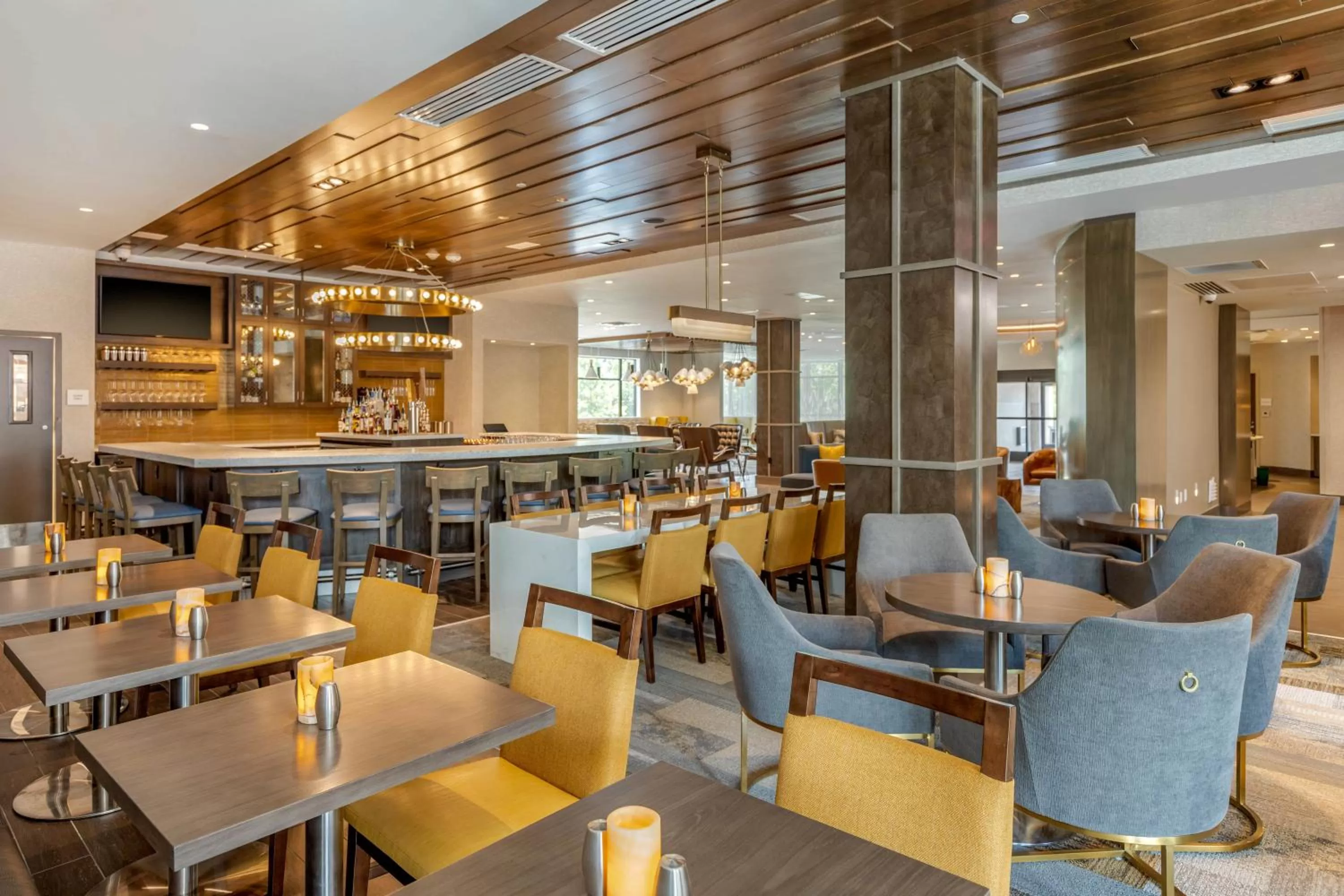 Restaurant/places to eat in DoubleTree by Hilton Charleston Riverview