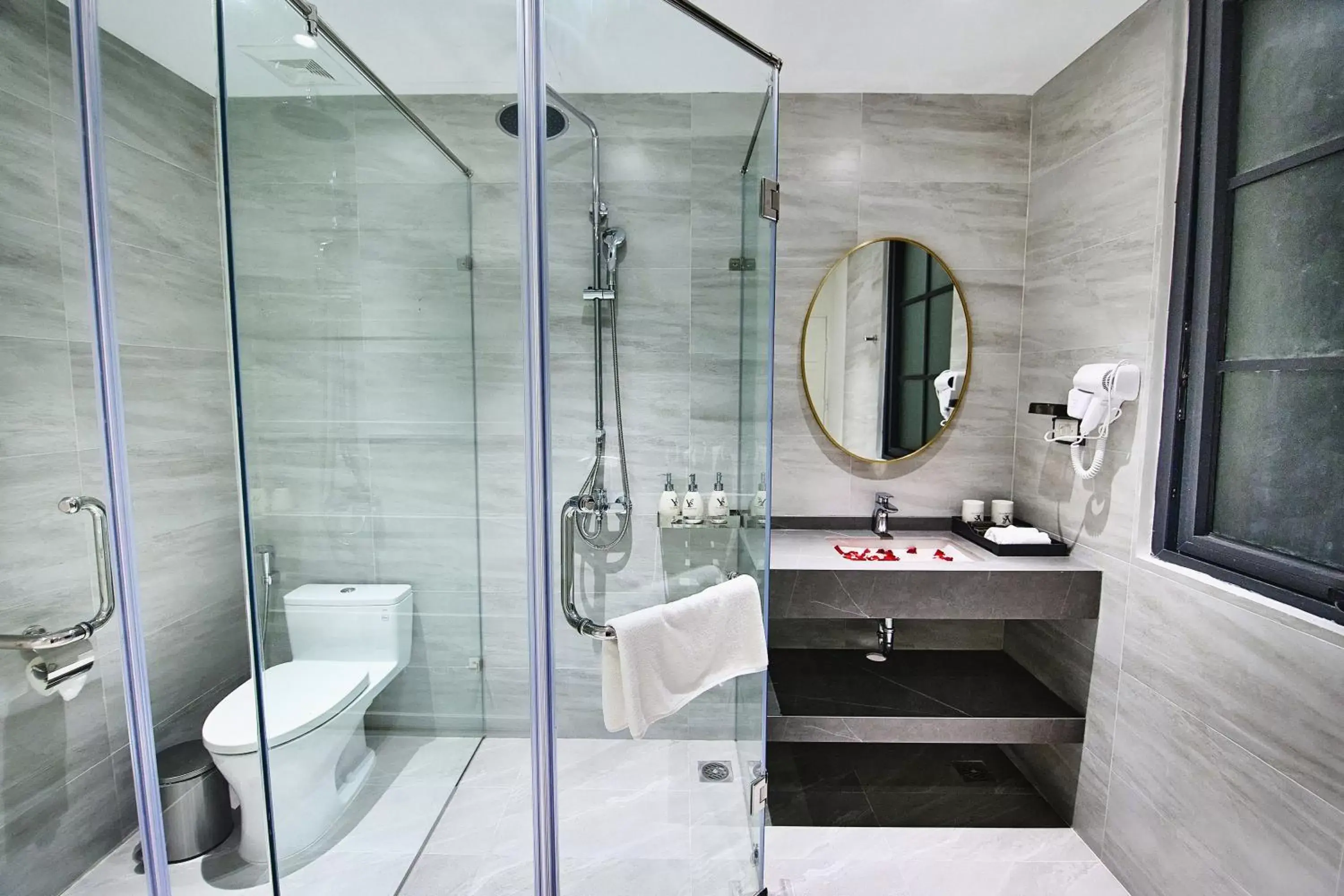 Superior Deluxe Double or Twin Room - single occupancy in The Yen Residences Halong Superior Deluxe Double or Twin Room - single occupancy in The Yen Residences Halong