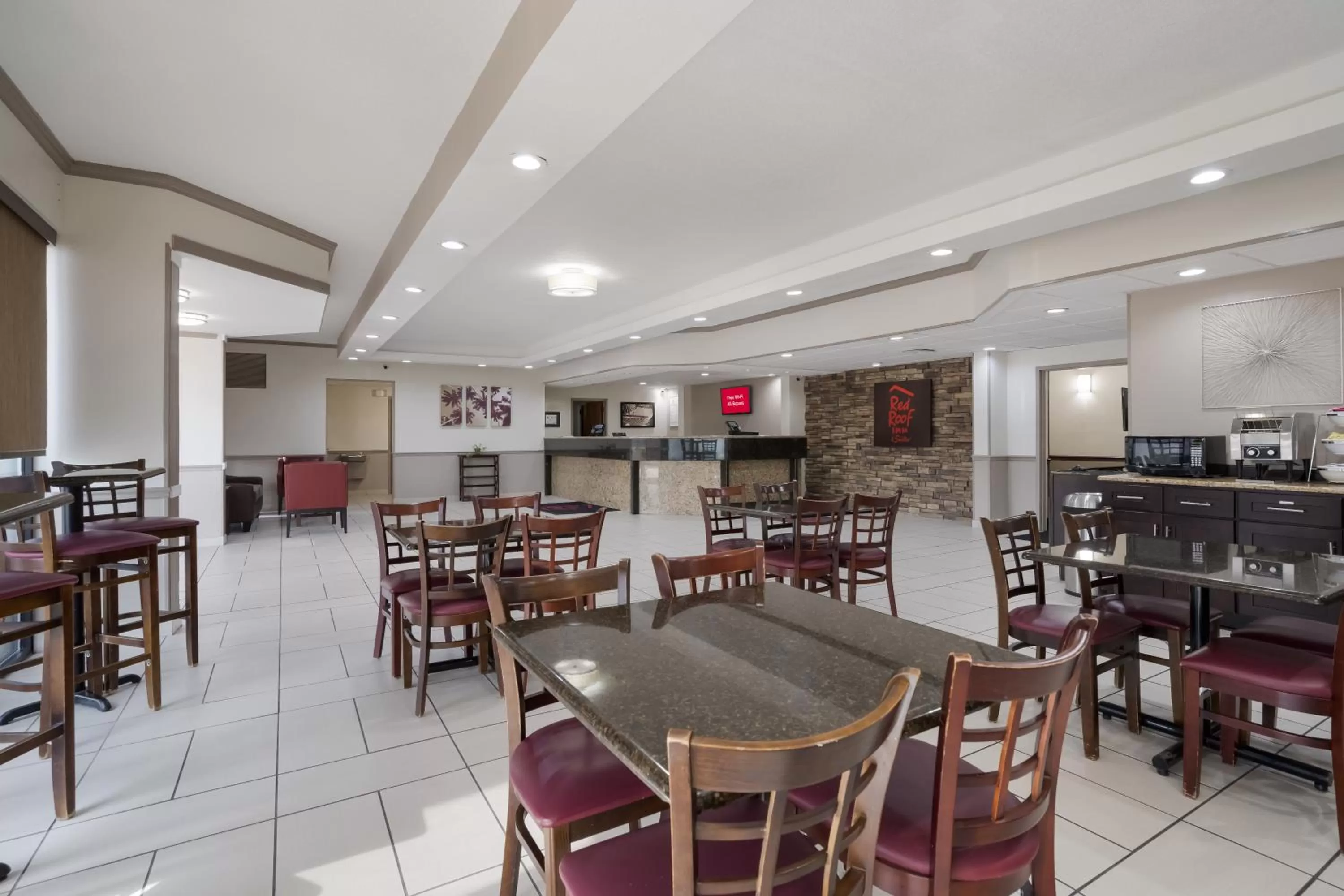 Breakfast in Red Roof Inn & Suites Jacksonville, NC