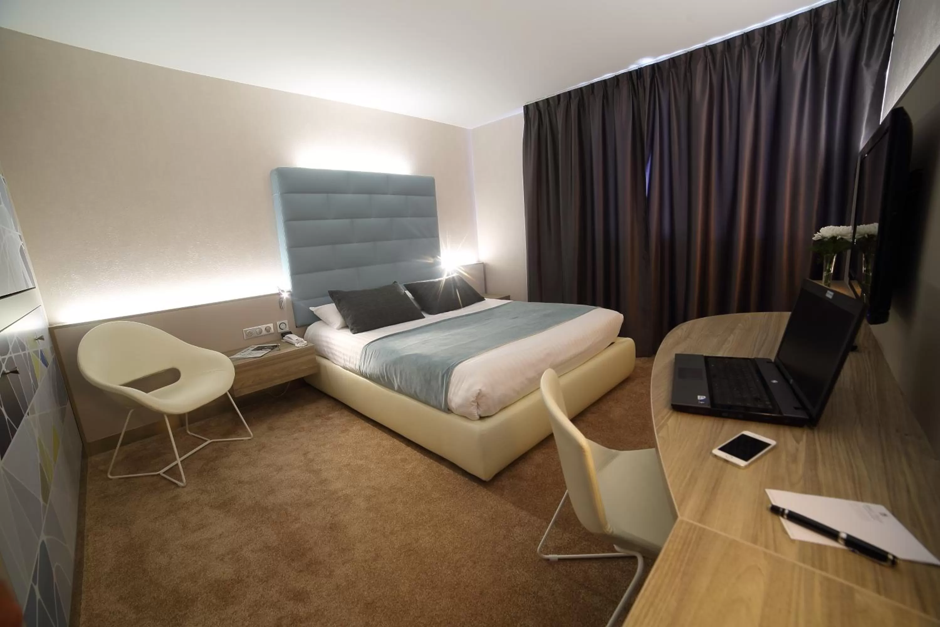 Photo of the whole room, Bed in Hotel Plaza - site du Futuroscope