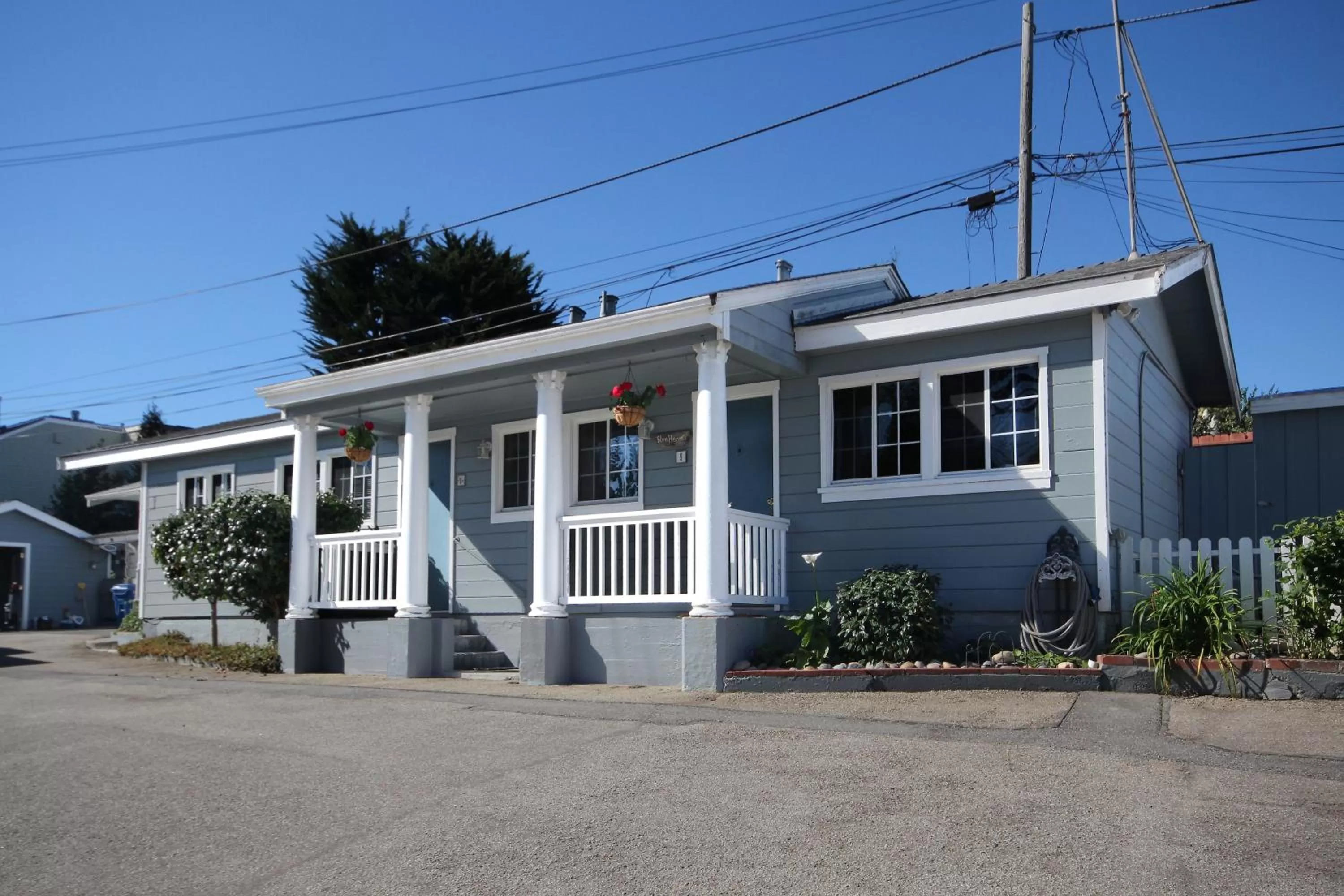 Facade/entrance in Ocean Echo Inn & Beach Cottages
