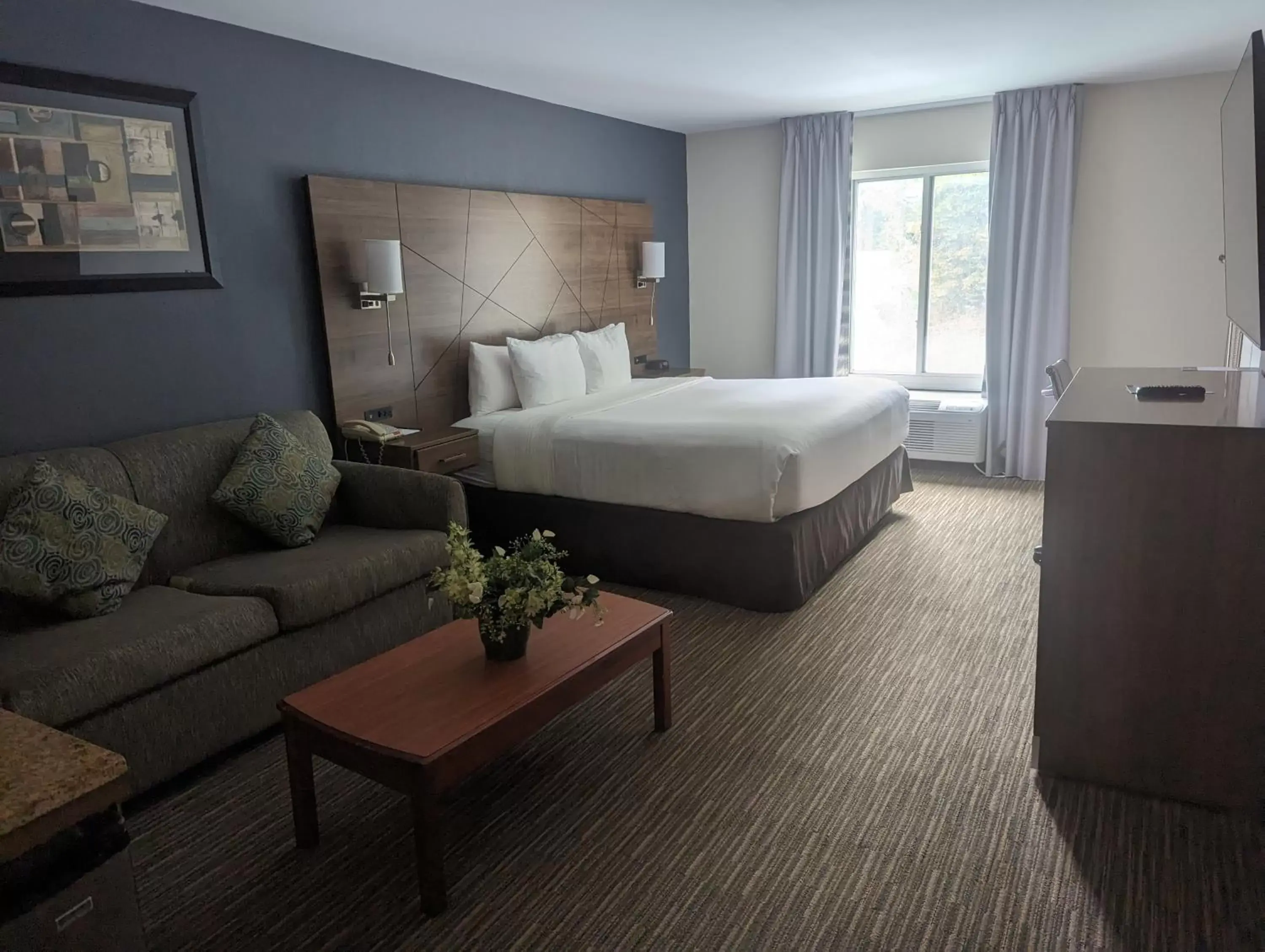King Suite with Sofa Bed - Non-Smoking in Quality Inn & Suites Northampton - Amherst King Suite with Sofa Bed - Non-Smoking in Quality Inn & Suites Northampton - Amherst