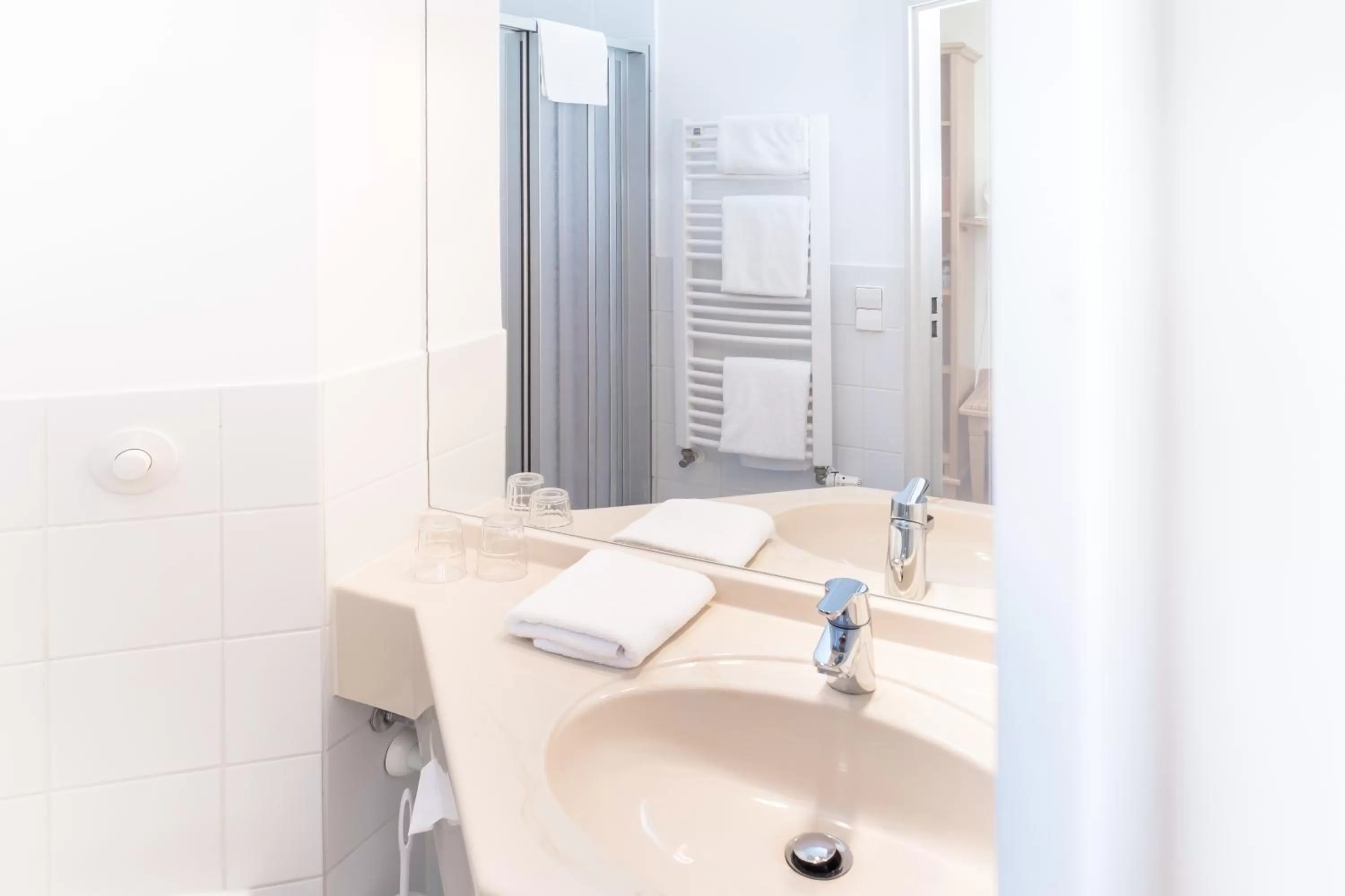 Bathroom in Hotel Leipzig City Nord by Campanile