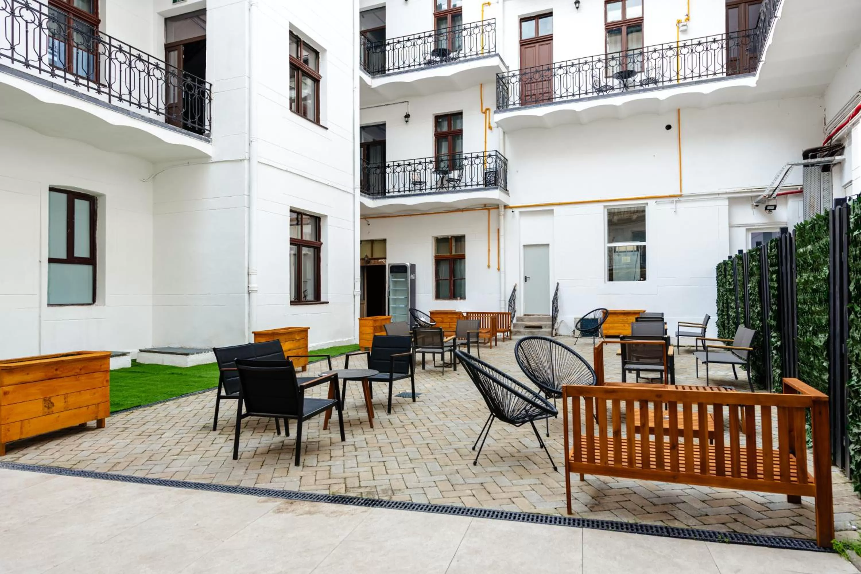 Inner courtyard view in Palace Bulevard Inn