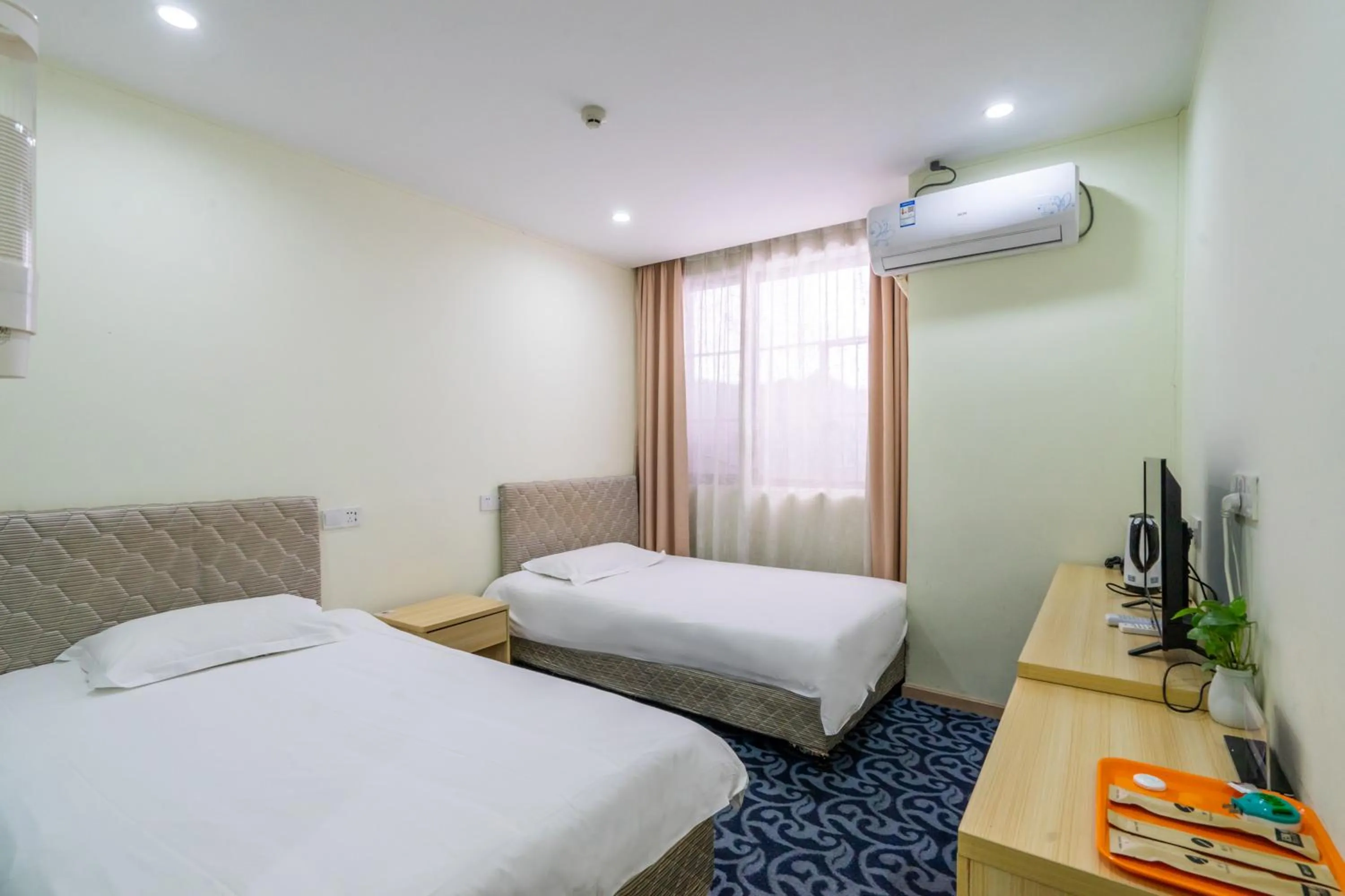 Bed in Hangzhou Memory Travel International Hotel-Edge Westlake