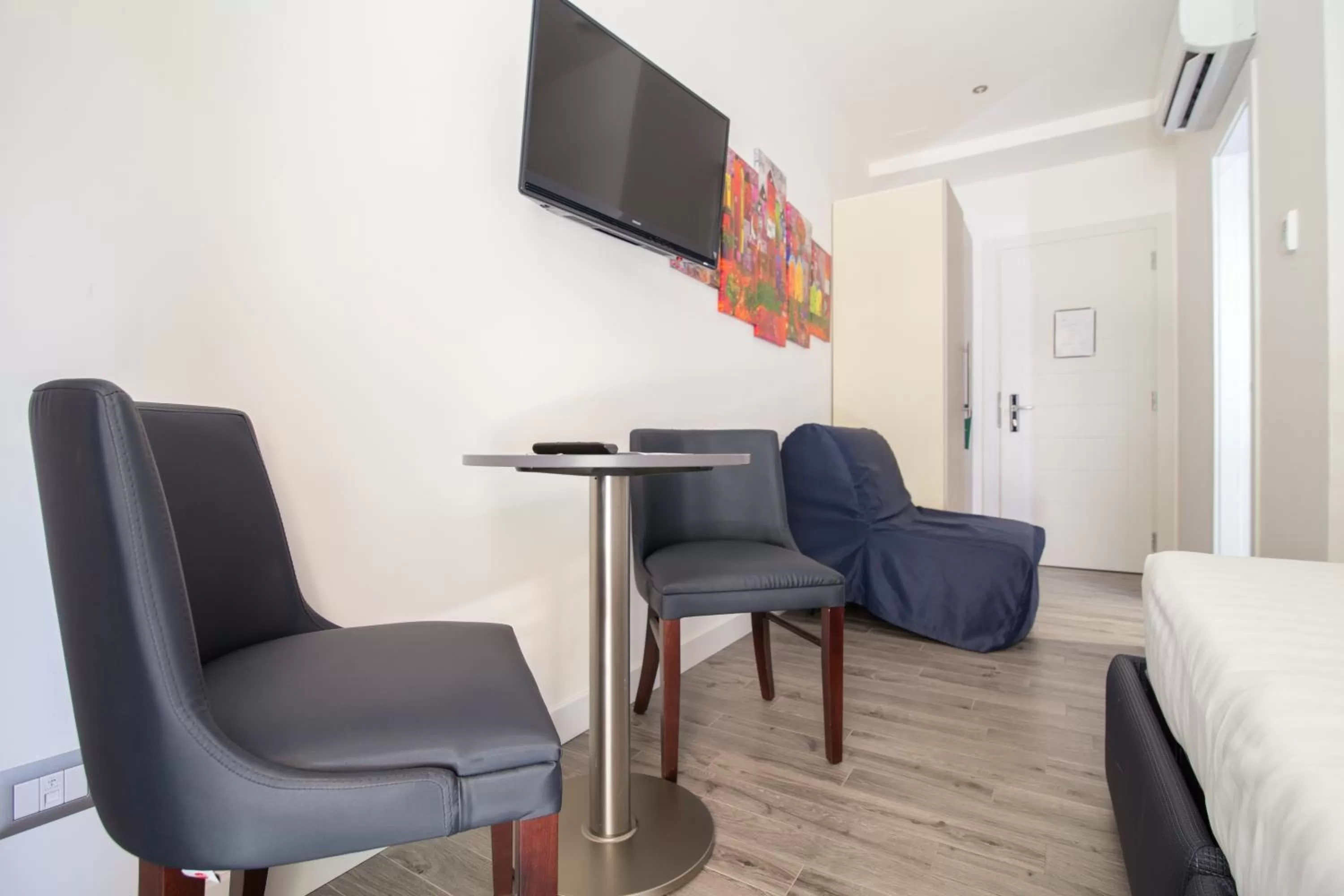 TV and multimedia, Seating Area in Vatican Relais Rome Suite