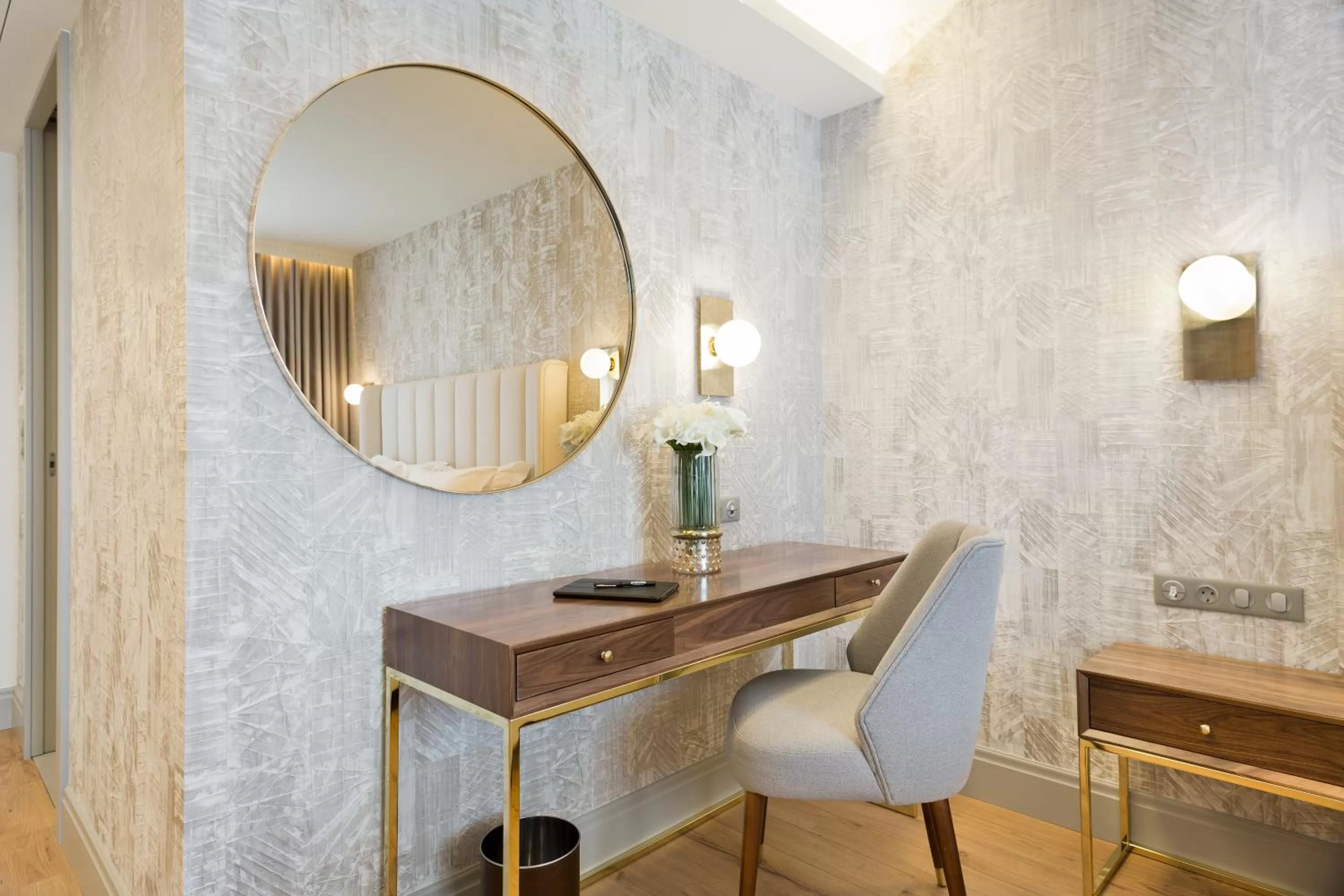 Decorative detail in Acta The Avenue