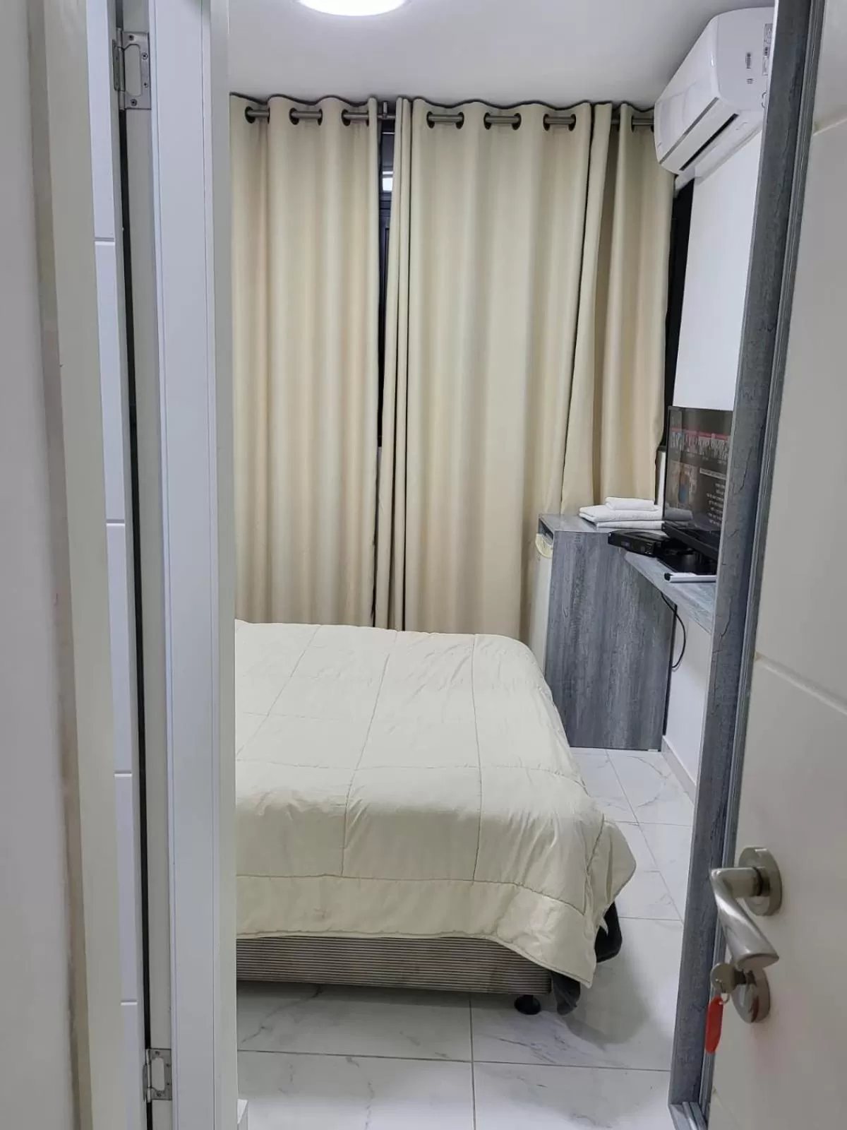 Bedroom, Bed in J-MOTEL