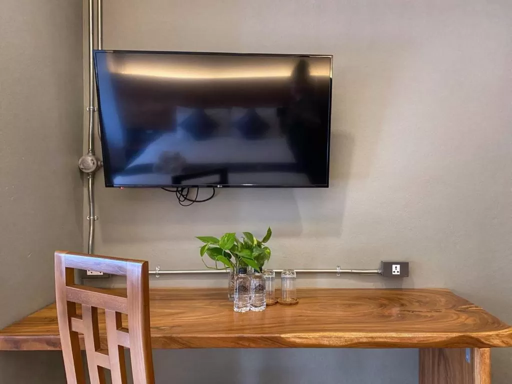 TV and multimedia in Lanna Tree Boutique Hotel