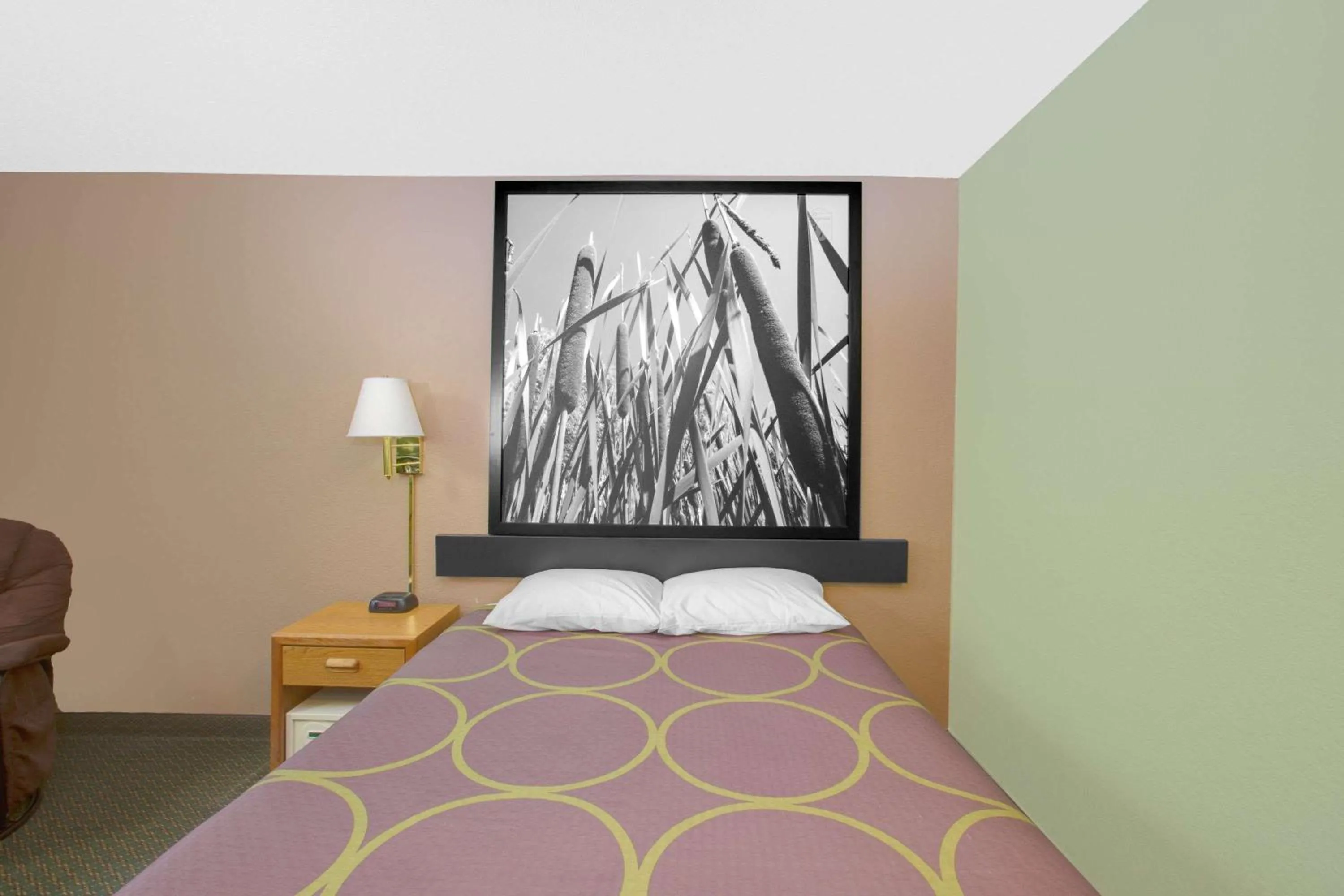 Photo of the whole room in Super 8 by Wyndham Worthington Minnesota