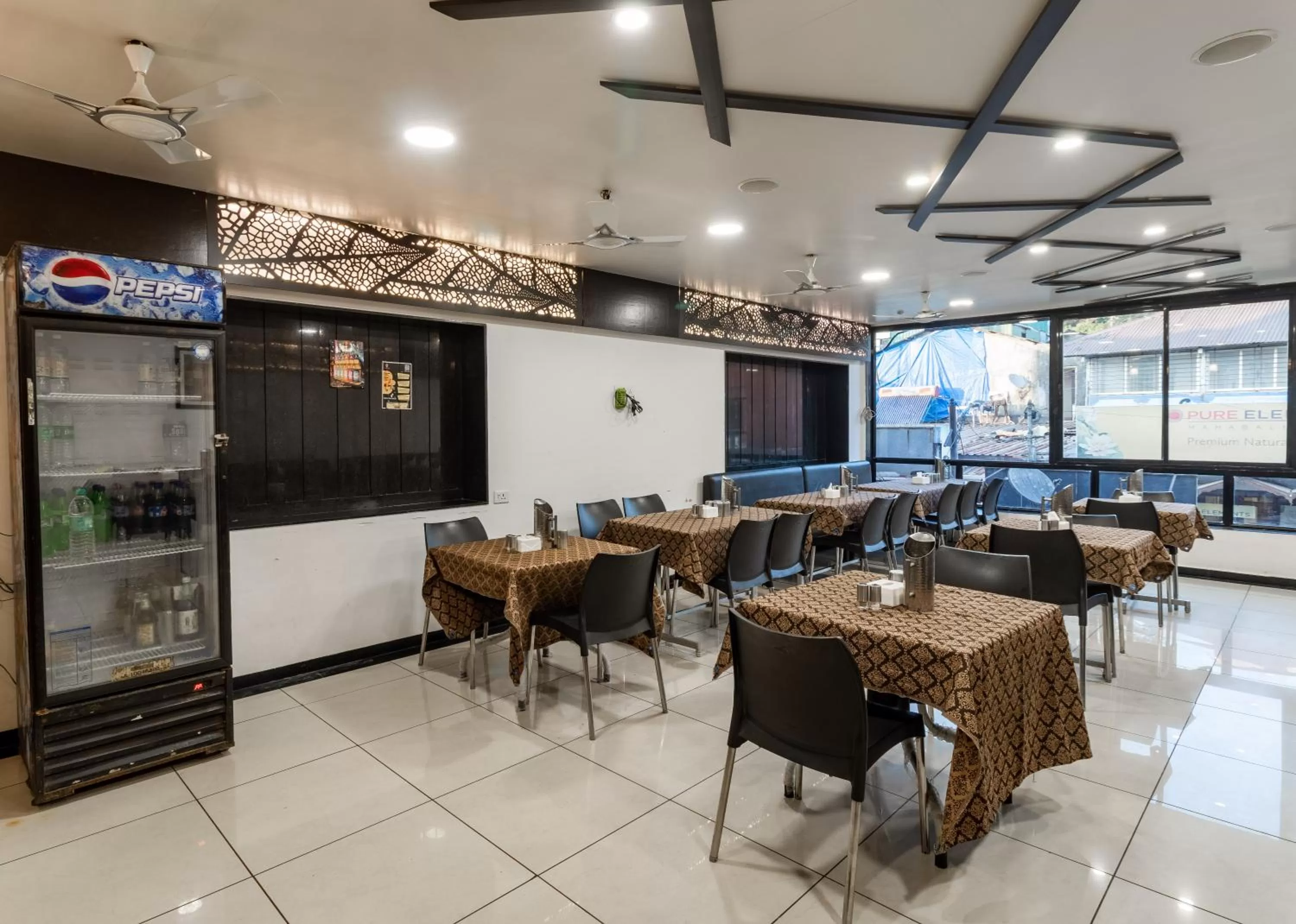 Restaurant/places to eat in Hotel Vyankatesh & Pure Veg Restaurant