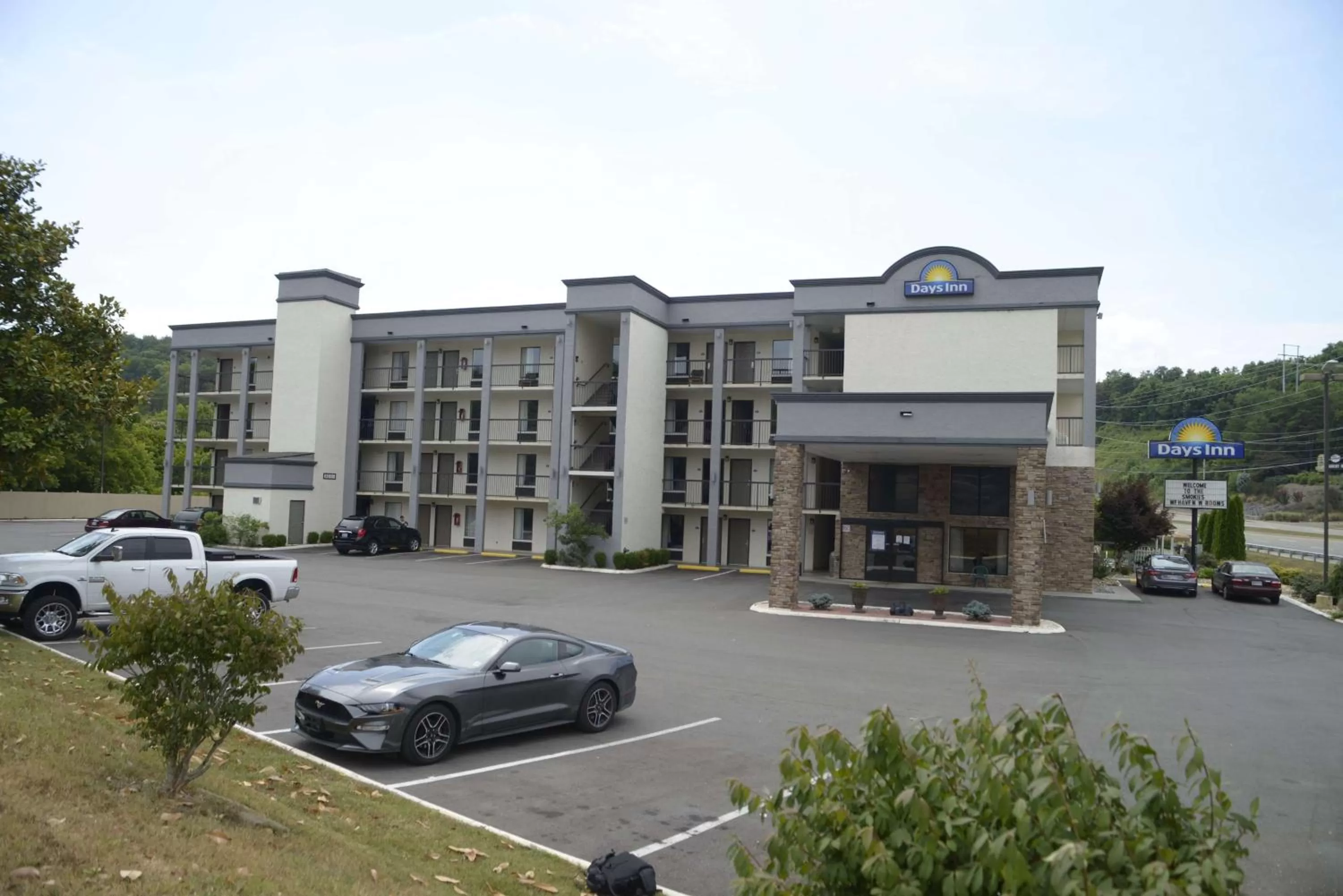 Property building in Days Inn by Wyndham Kodak/Sevierville Intrstate SmokeyMntns