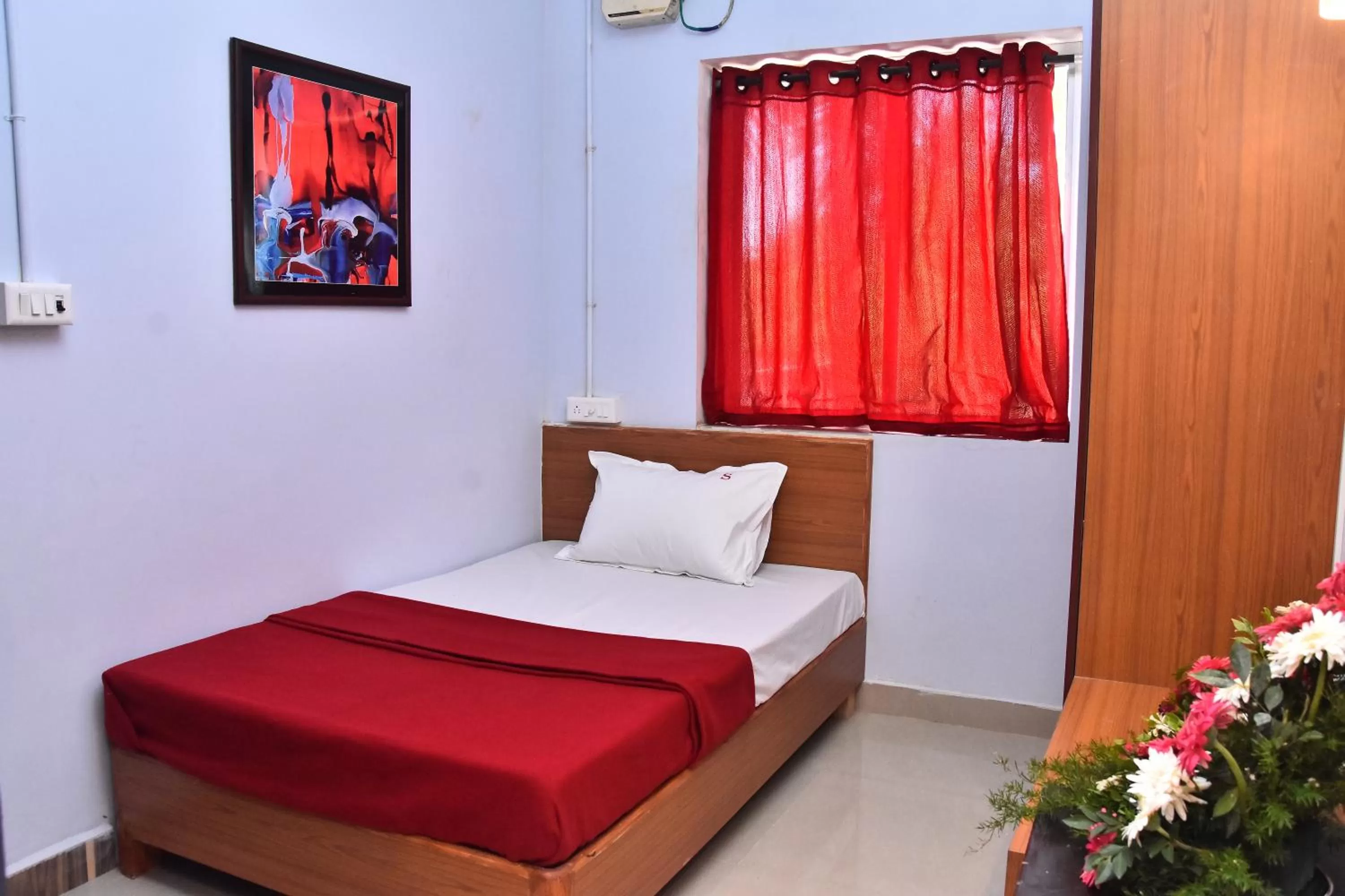 Bed in Sangam Inn & Banquets