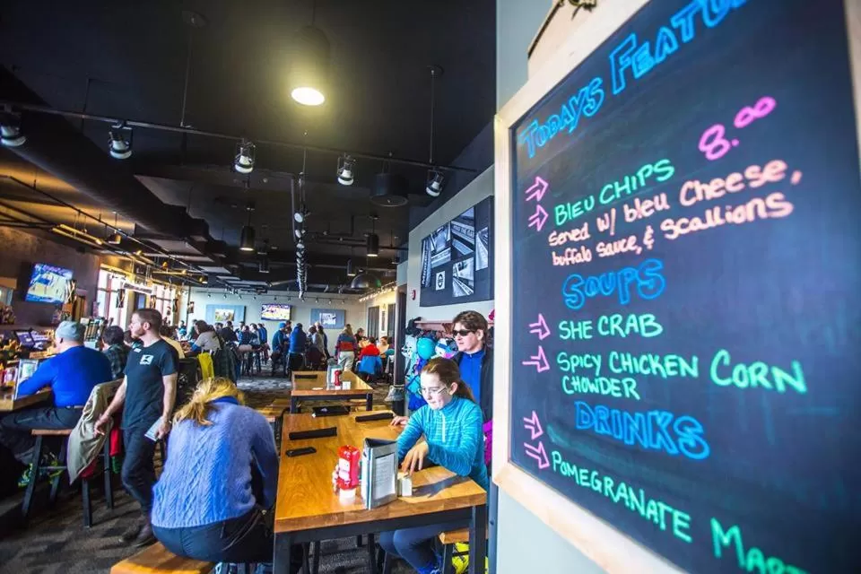 Restaurant/places to eat in Burke Mountain Hotel