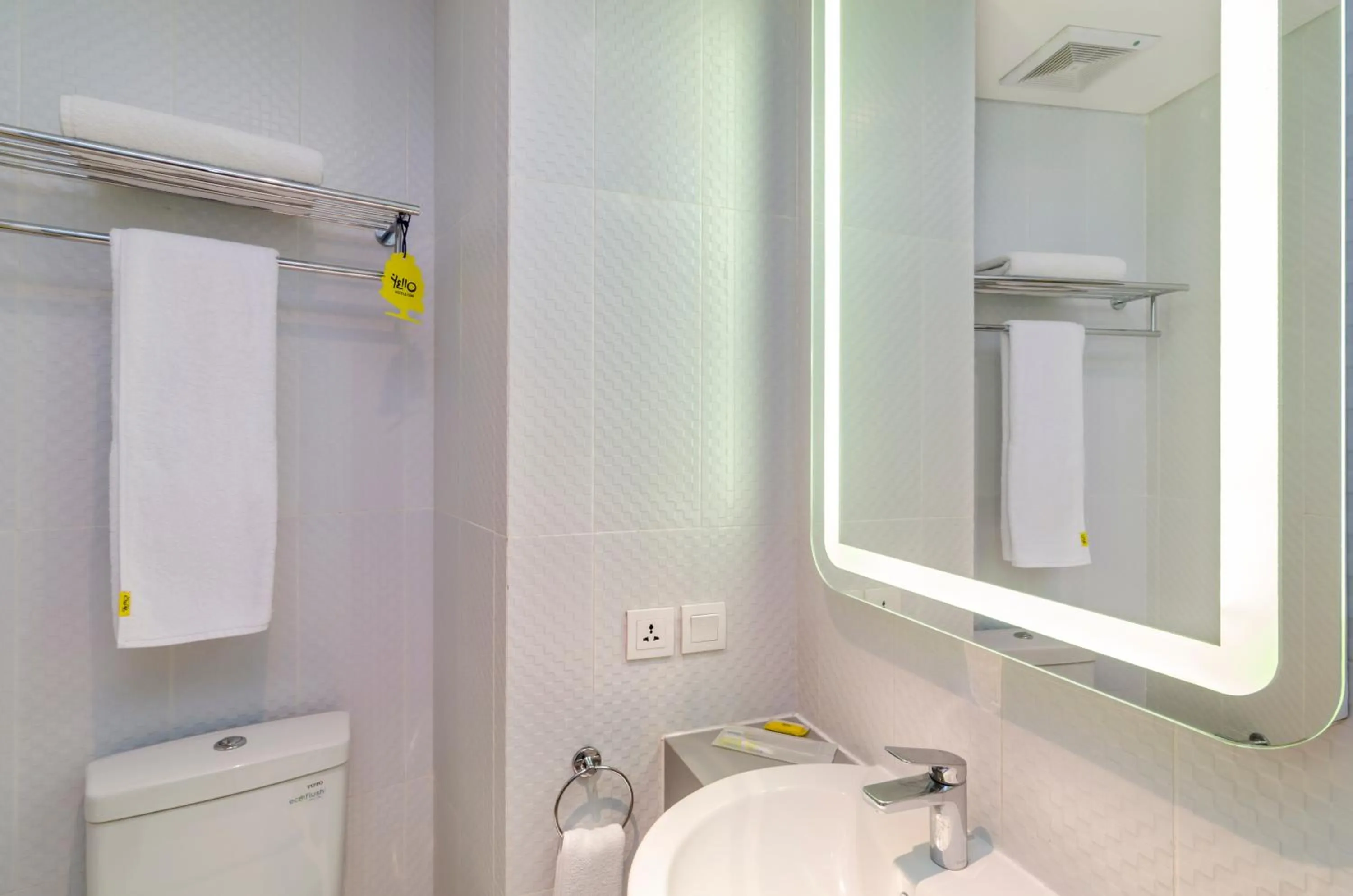 Bathroom in Yello Hotel Jemursari