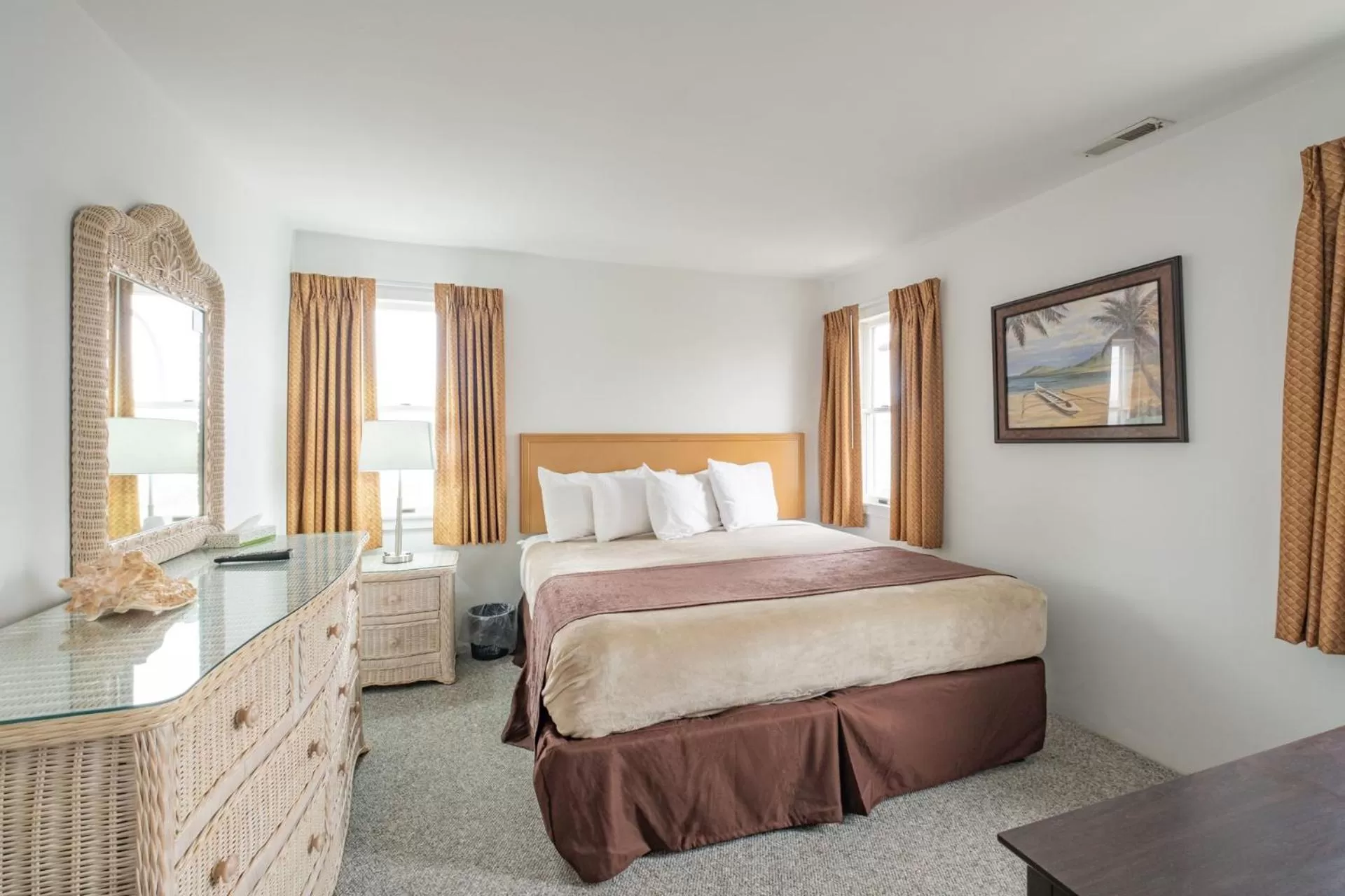 Bed in Heart of Wildwood Motel