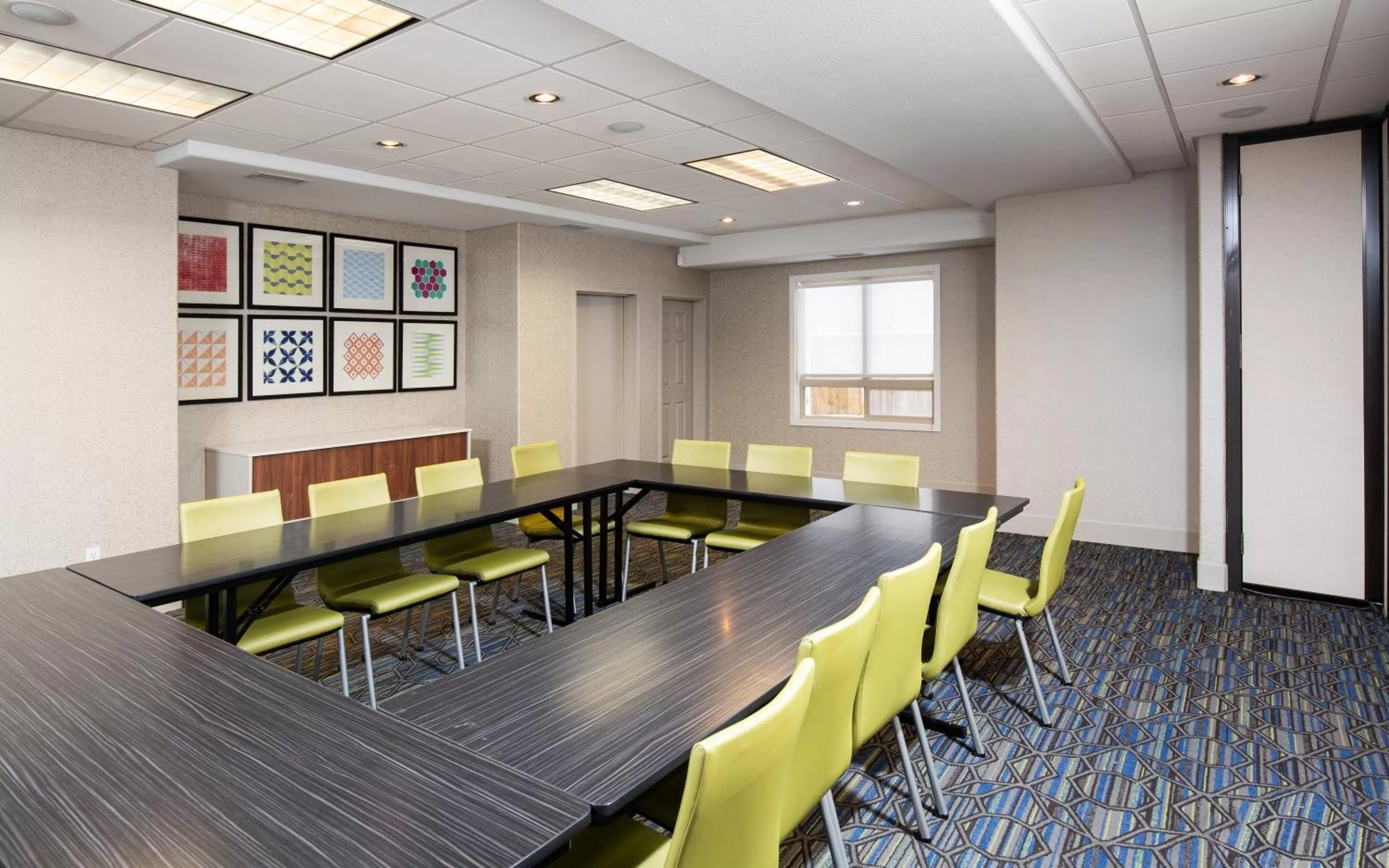 Meeting/conference room in Holiday Inn Express Grande Prairie by IHG