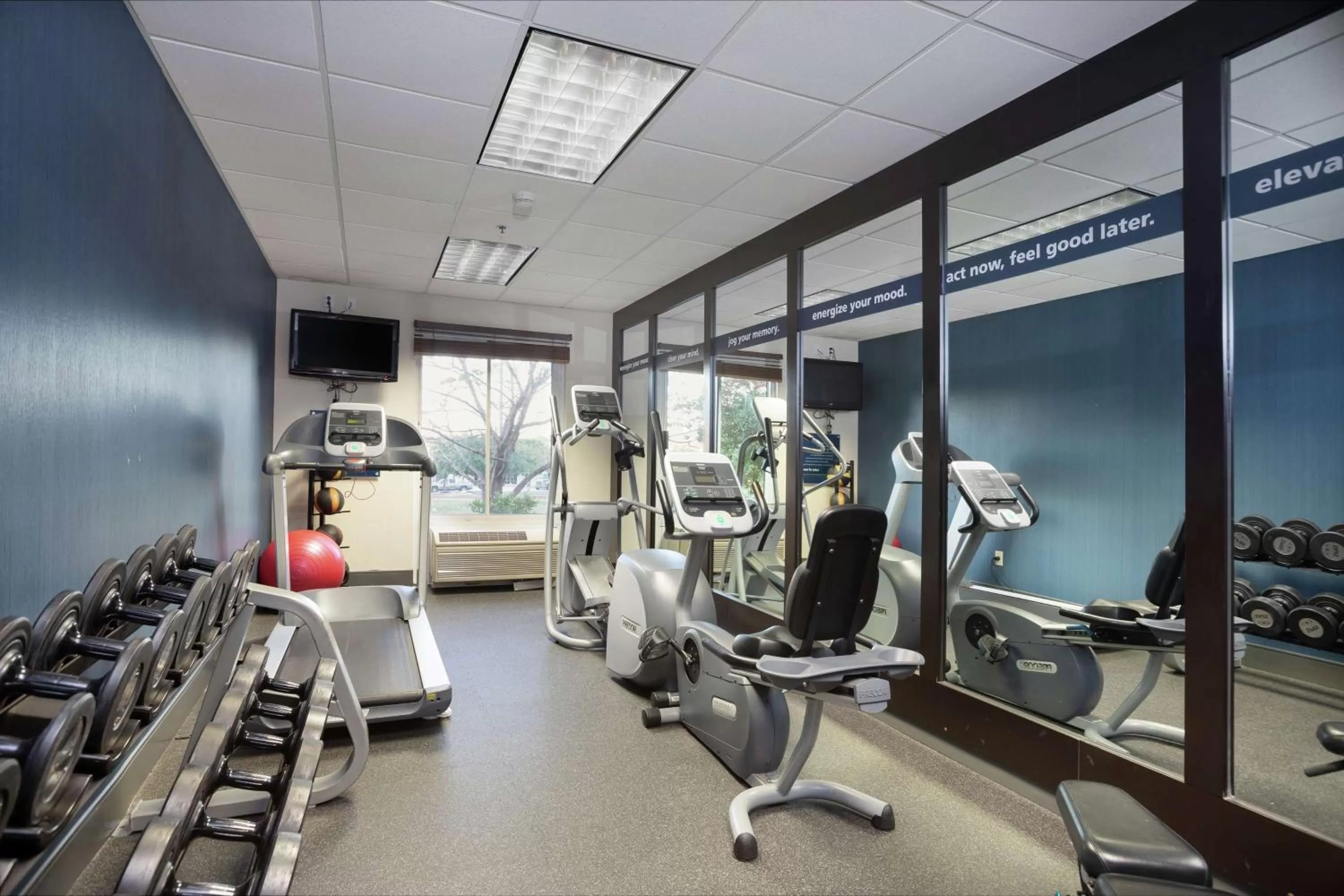 Fitness centre/facilities in Hampton Inn & Suites-Austin Airport