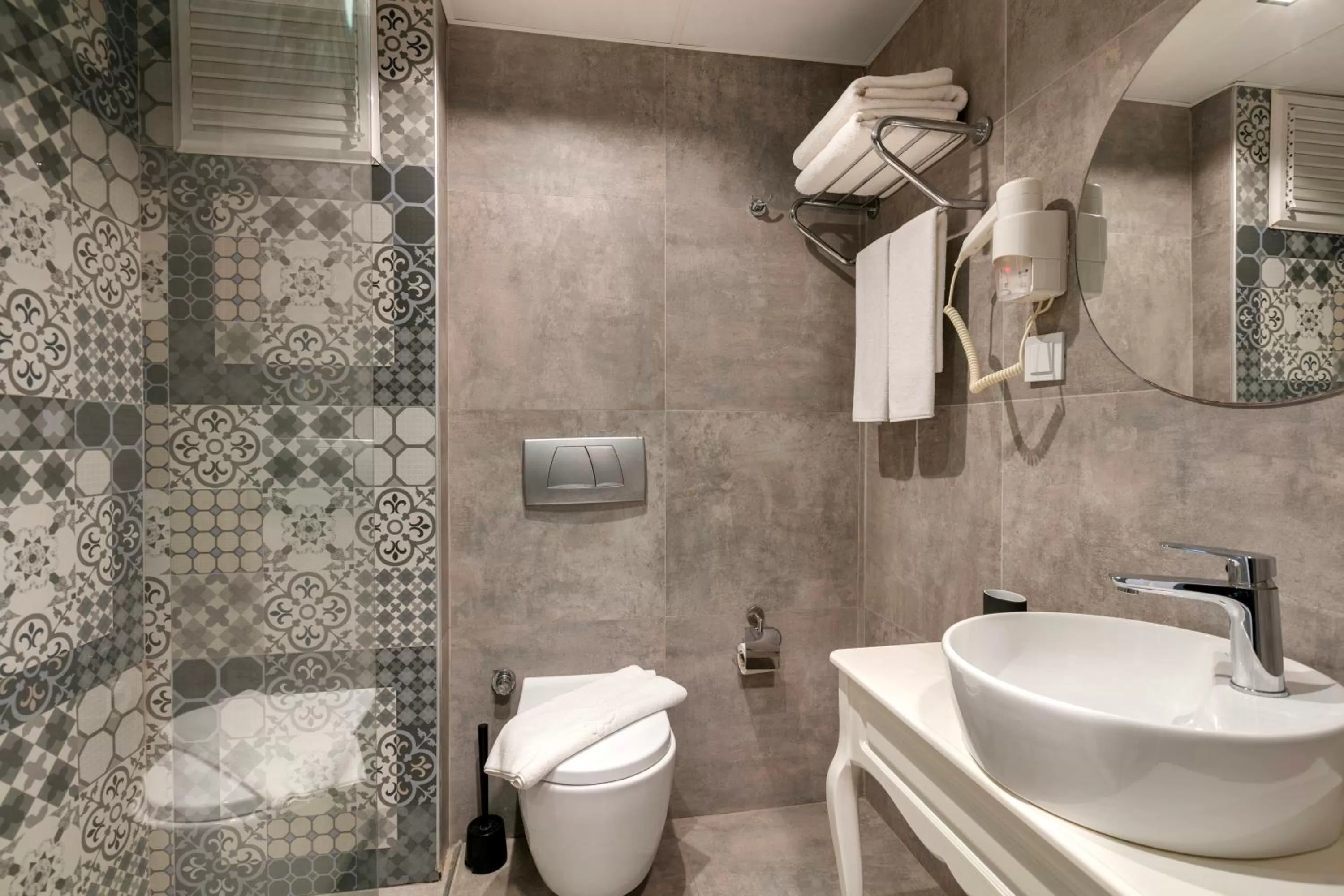 Shower in Azuu Boutique Hotel