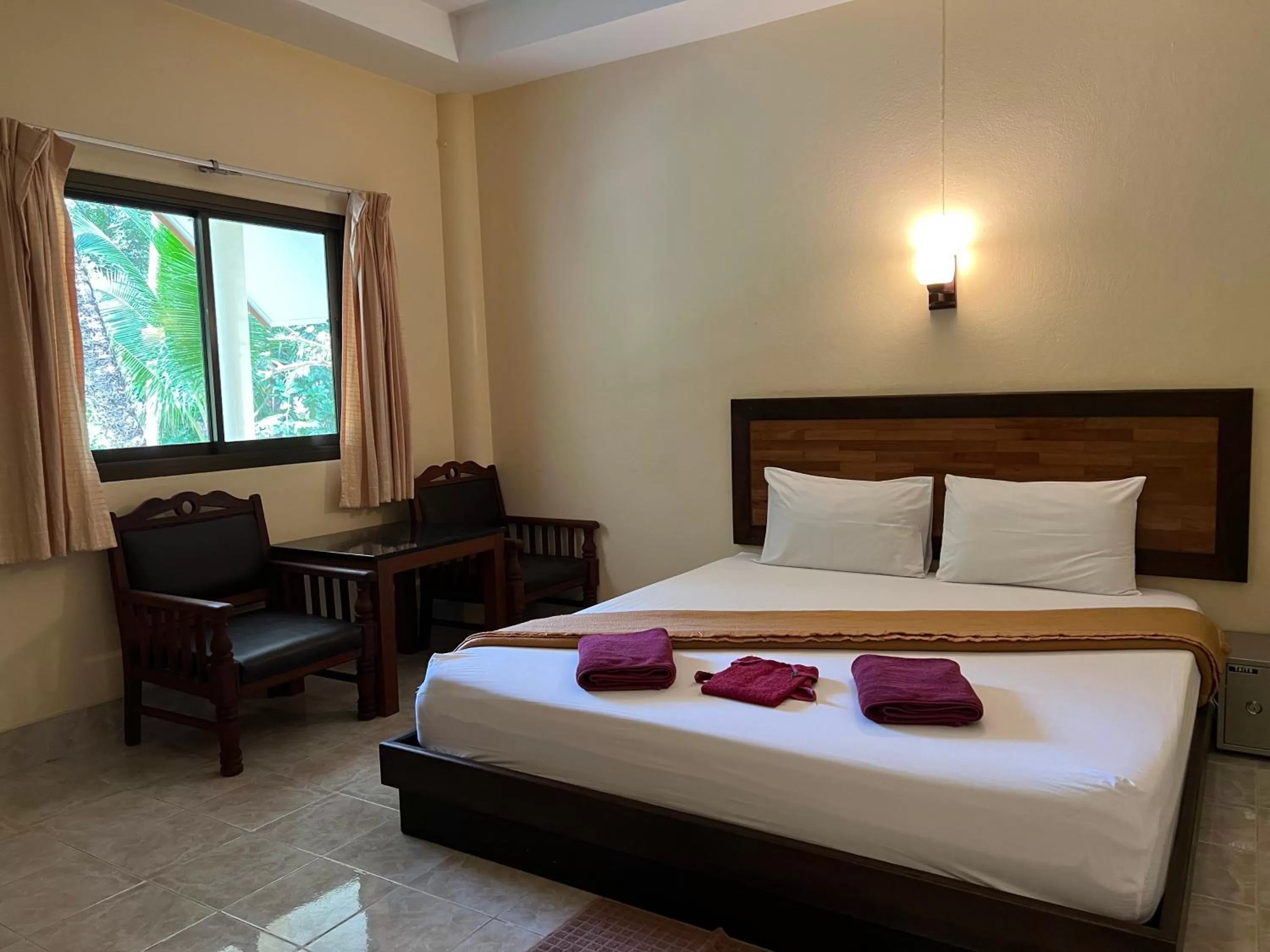 Bed in Ao Thong beach Bungalows