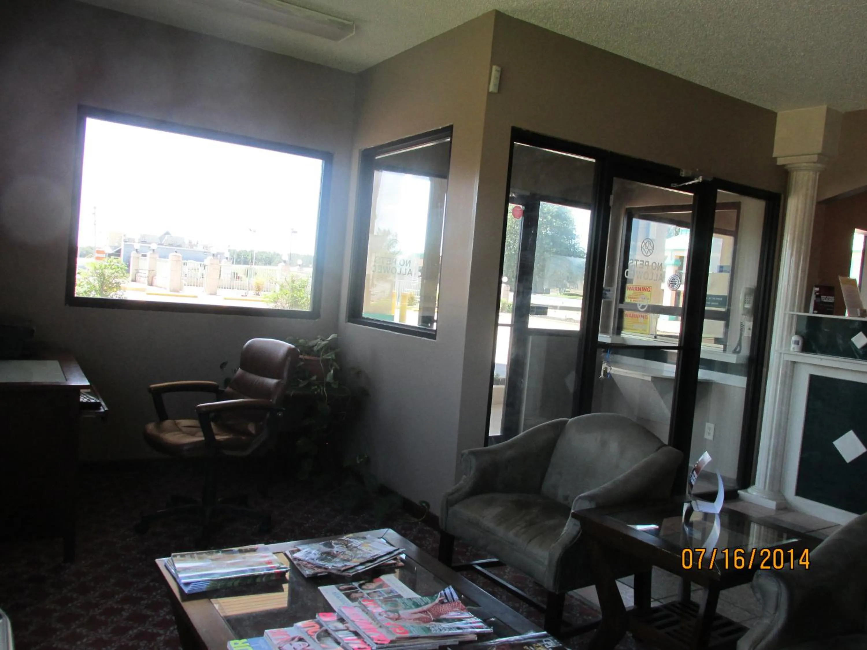 Seating Area in Americas Best Value Inn Byram