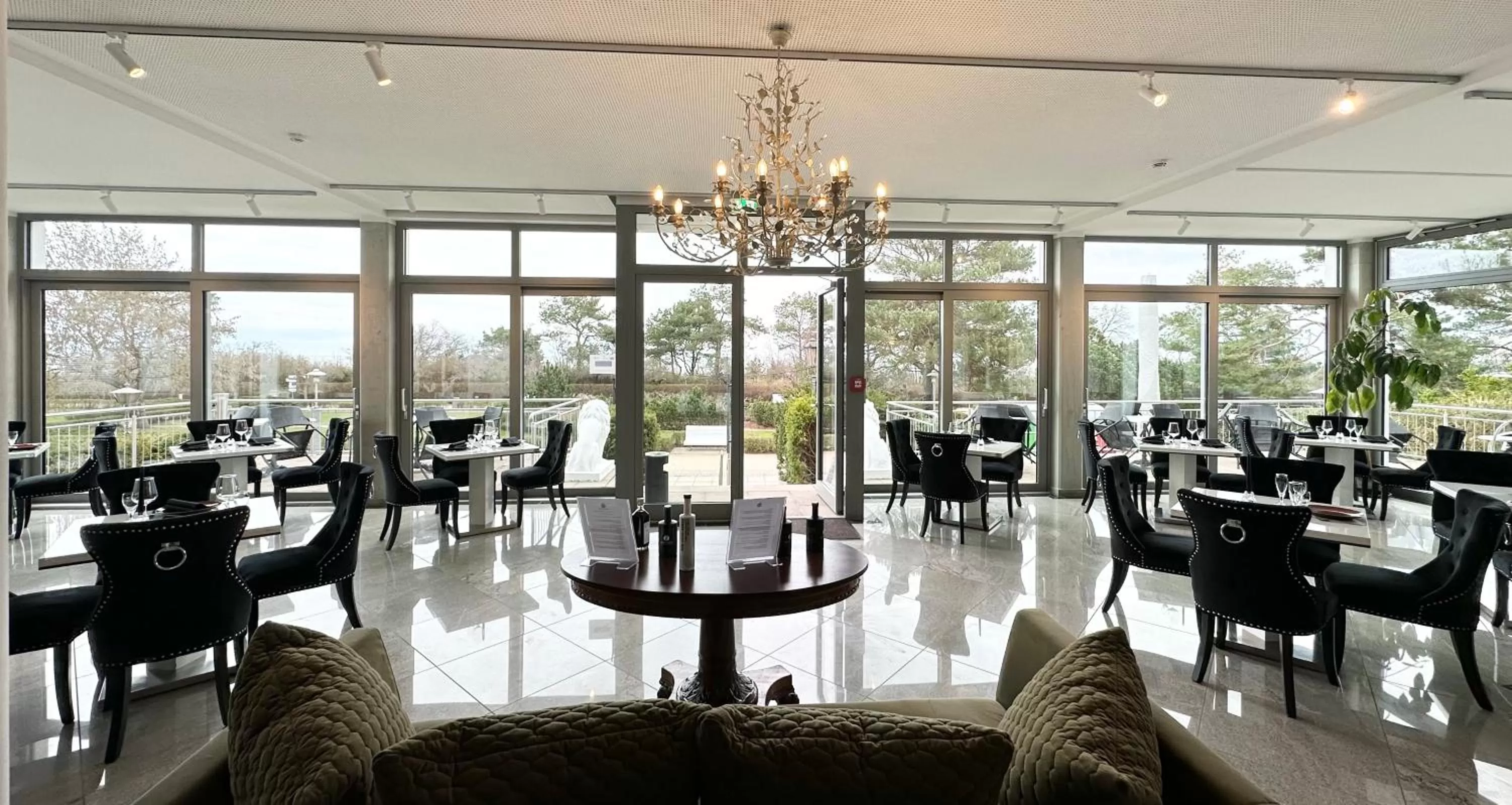 Restaurant/places to eat in Hotel Asgard