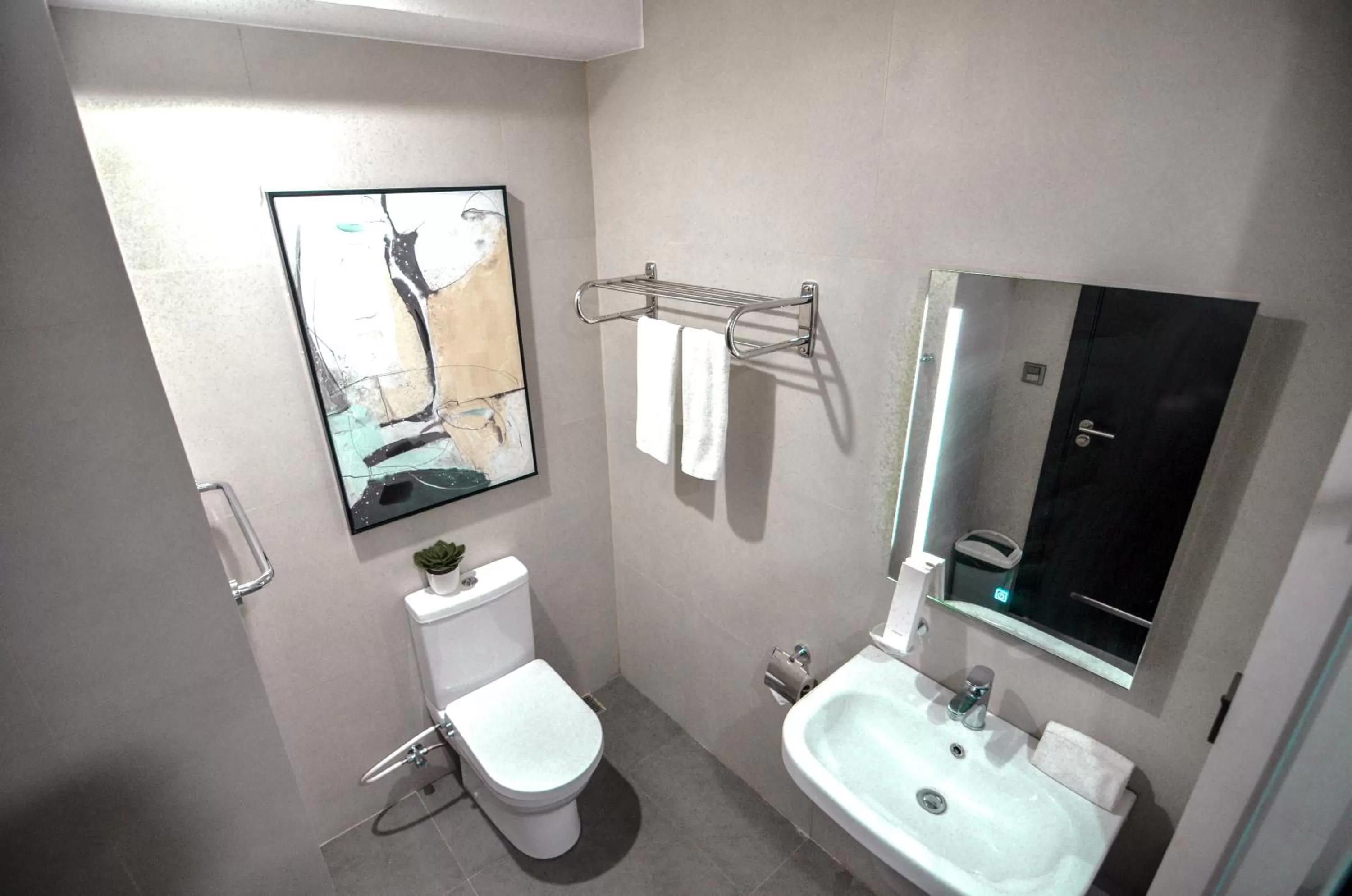Bathroom in AEON SUITES Staycation
